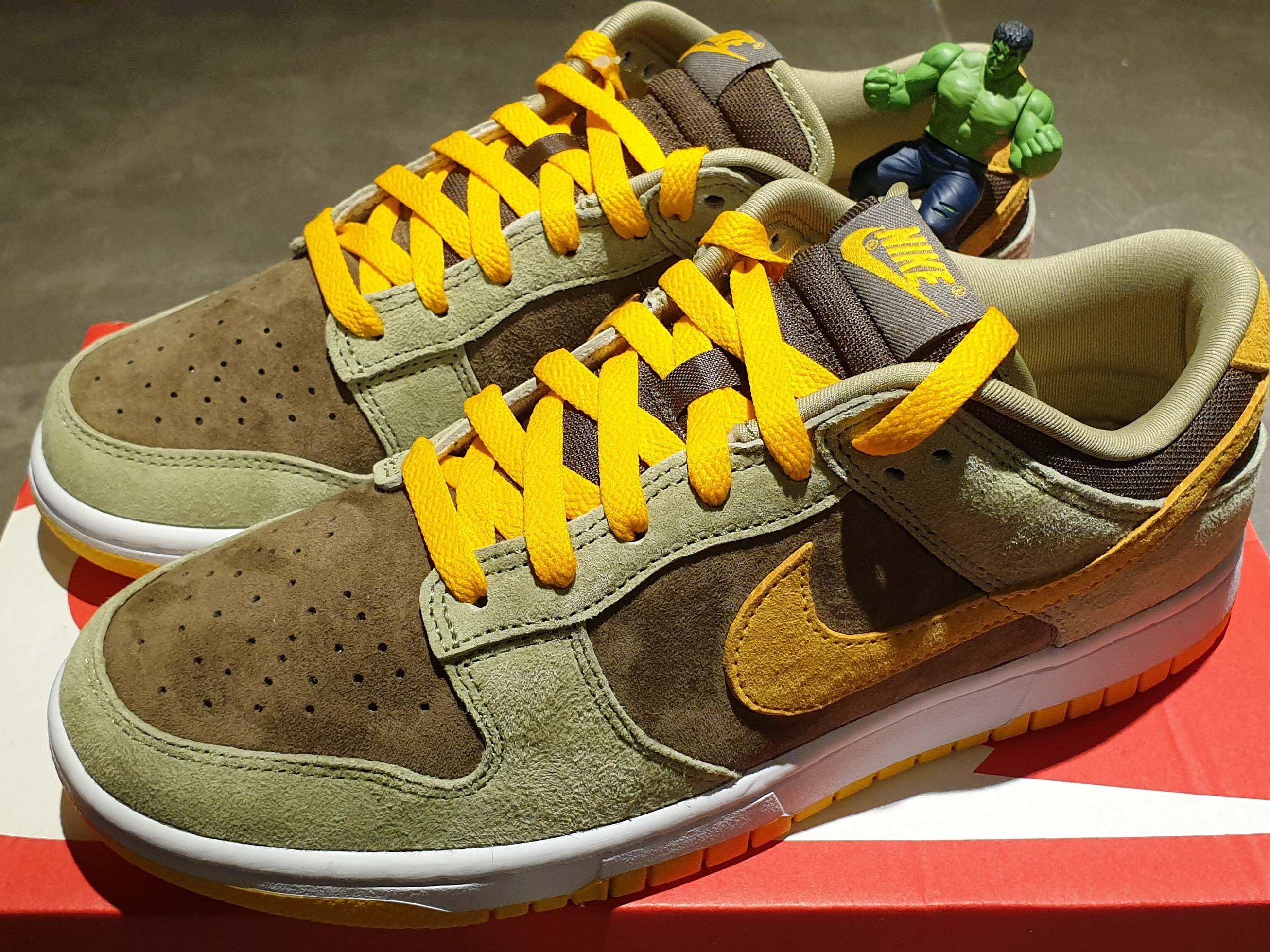 Nike Dunk Low SE Dusty Olive 착용 스타일 - 2