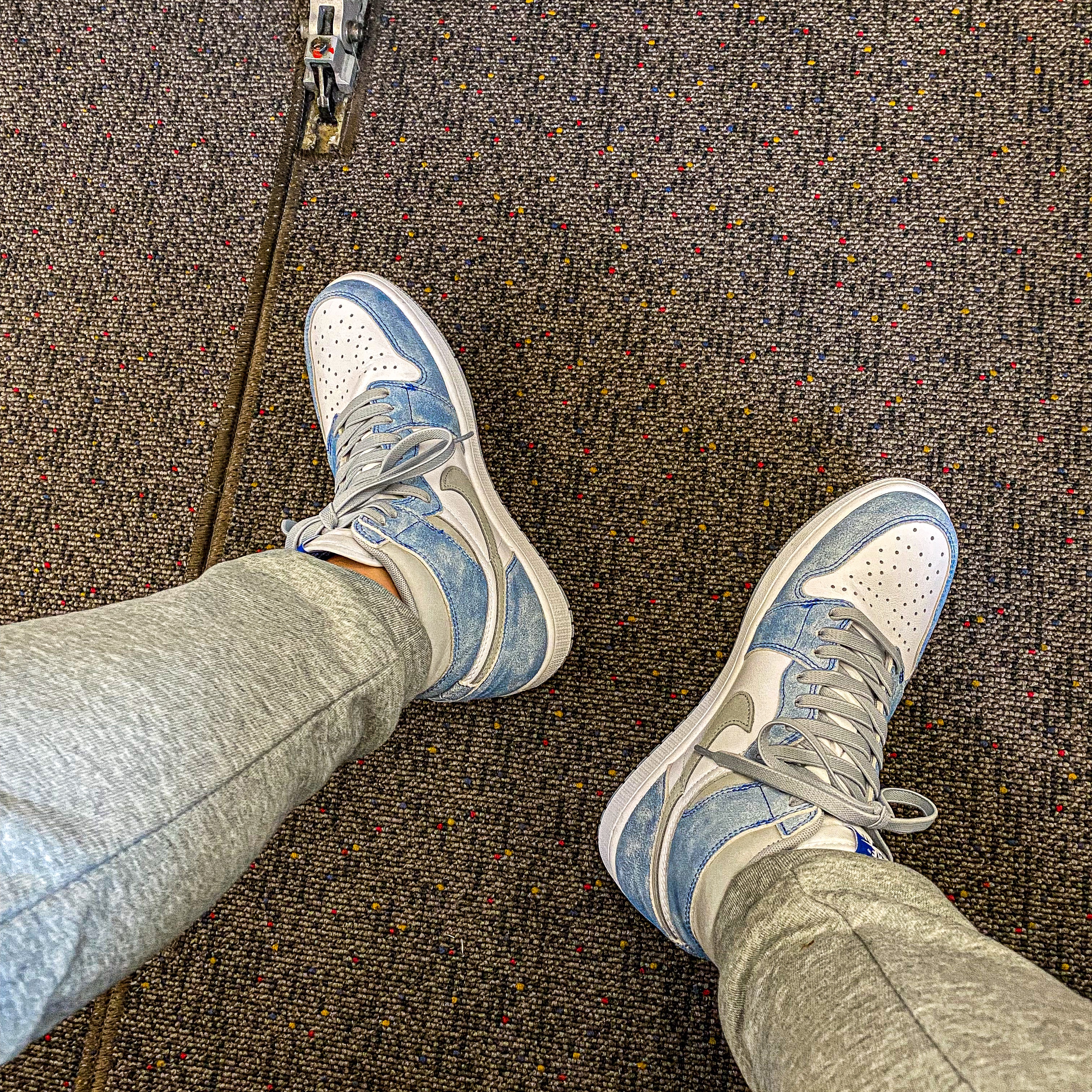 Jordan 1 Retro High OG Hyper Royal 착용 스타일 - 1