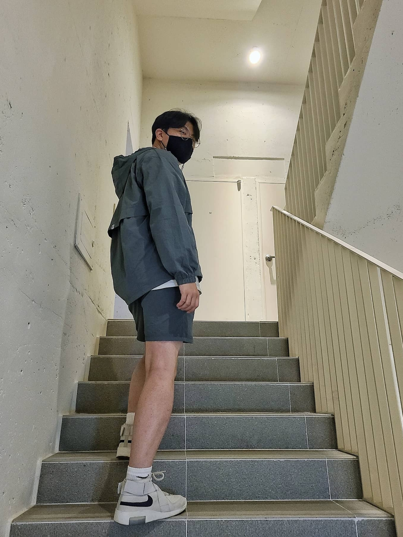 Nike x Fear of God Air Fear of God Raid Light Bone 착용 스타일