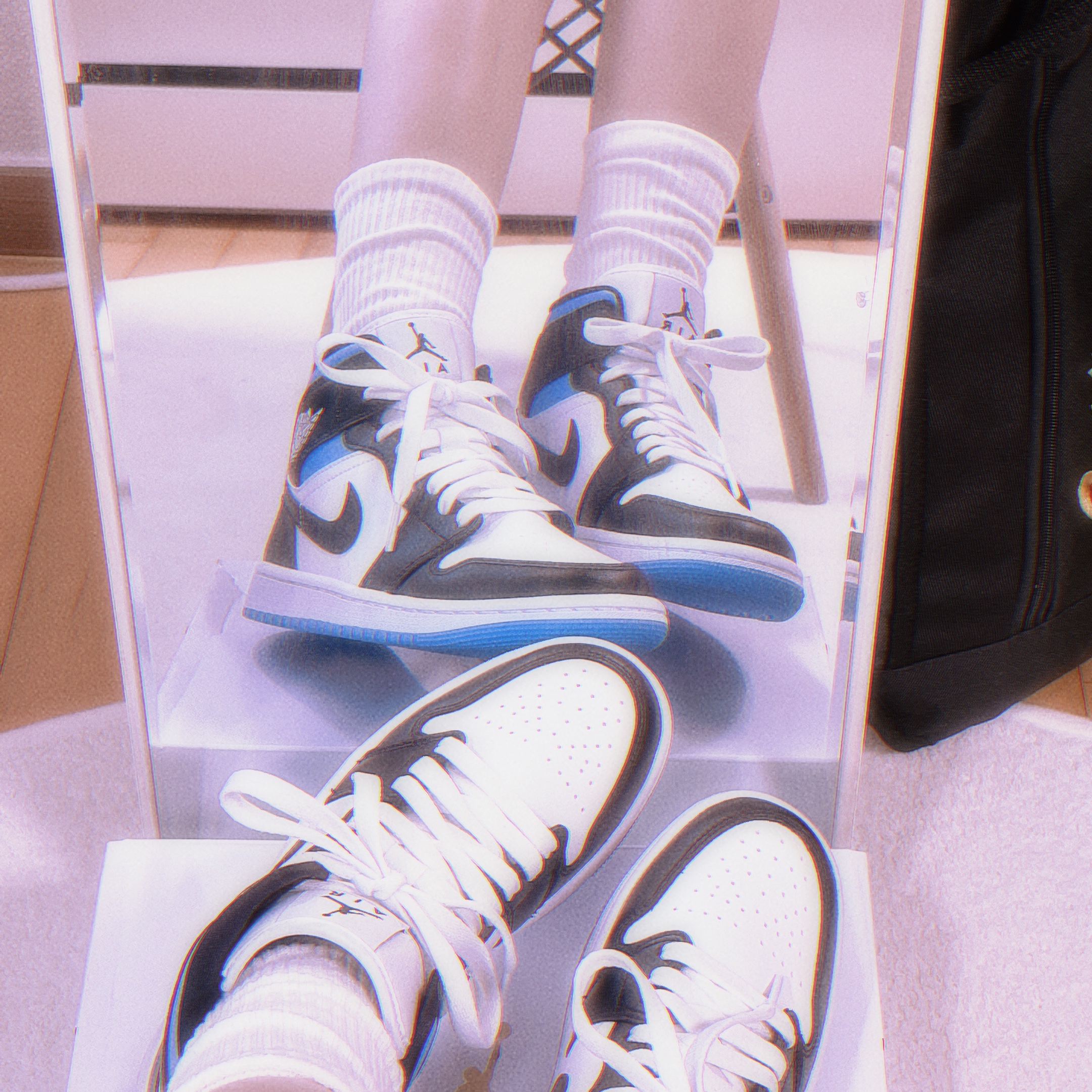 (W) Jordan 1 Mid White Black University Blue 착용 스타일 - 1