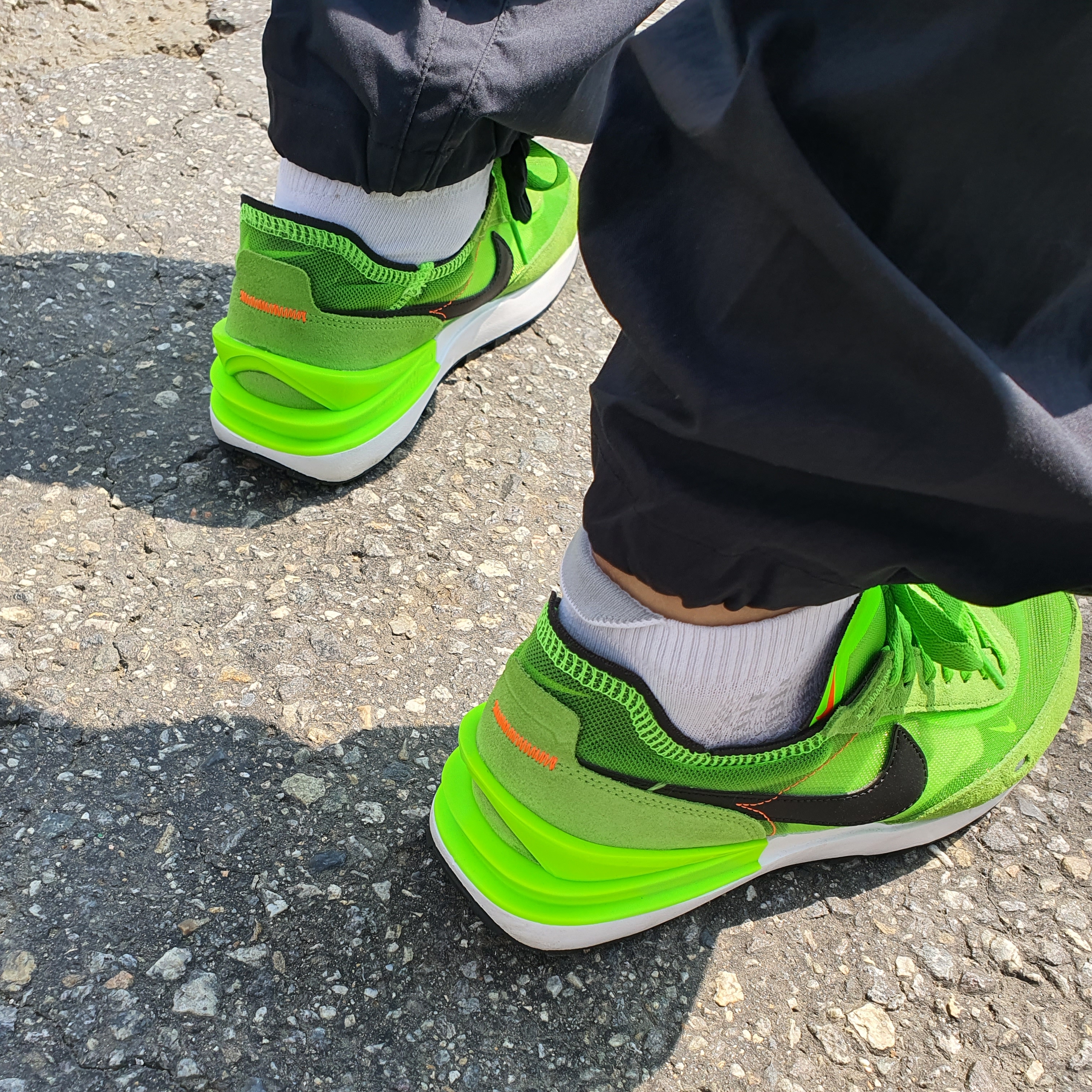 Nike Waffle One Electric Green 착용 스타일 - 4