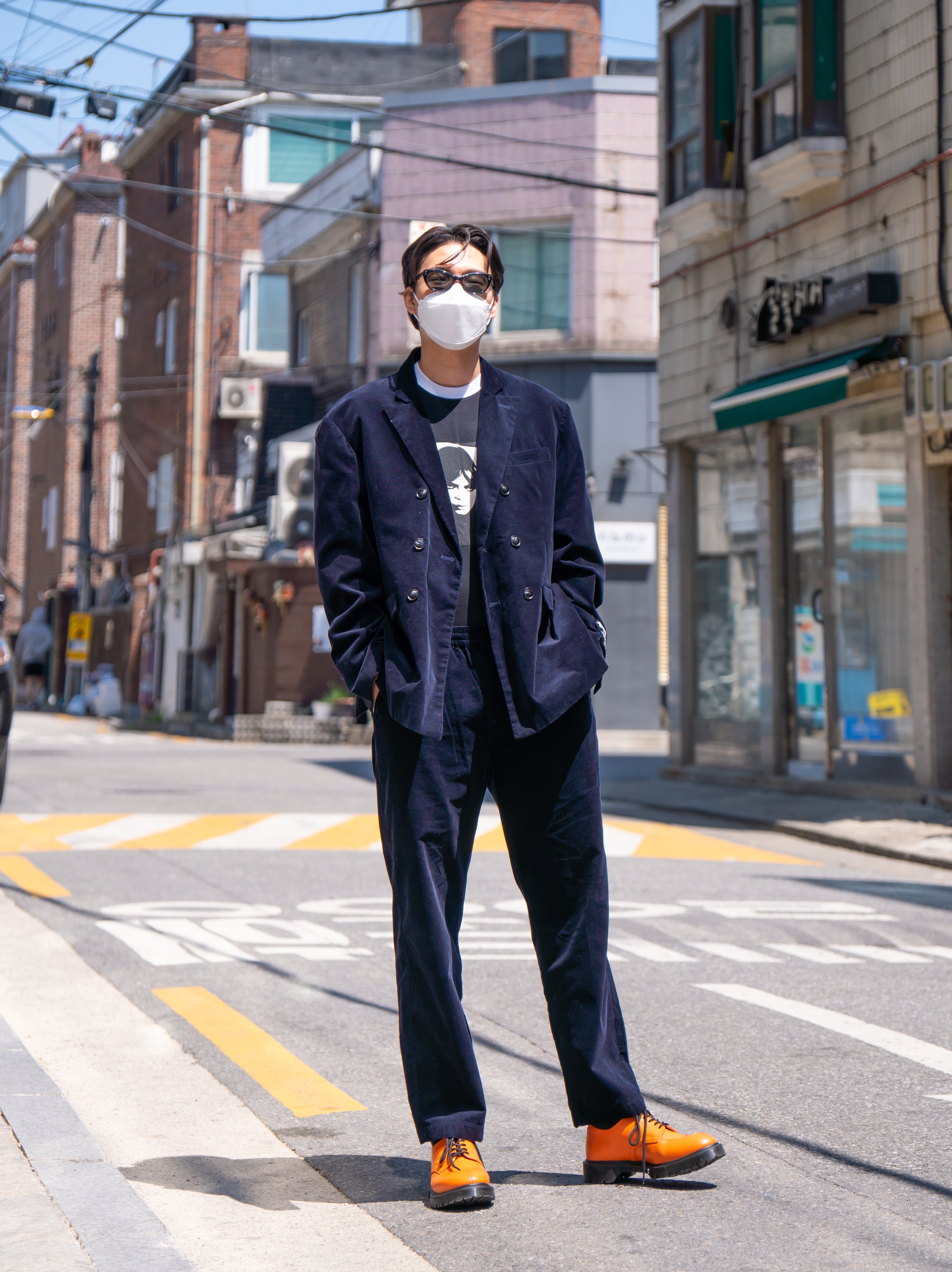 Dr. Martens x Supreme 2046 Orange Smooth 착용 스타일 - 2