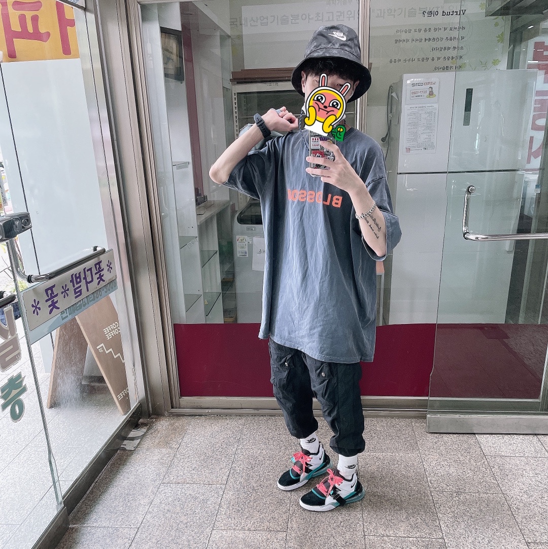Nike Air Force 270 Command Force, Nike Bucket Futura Tie-Dye Black 착용 스타일 - 1