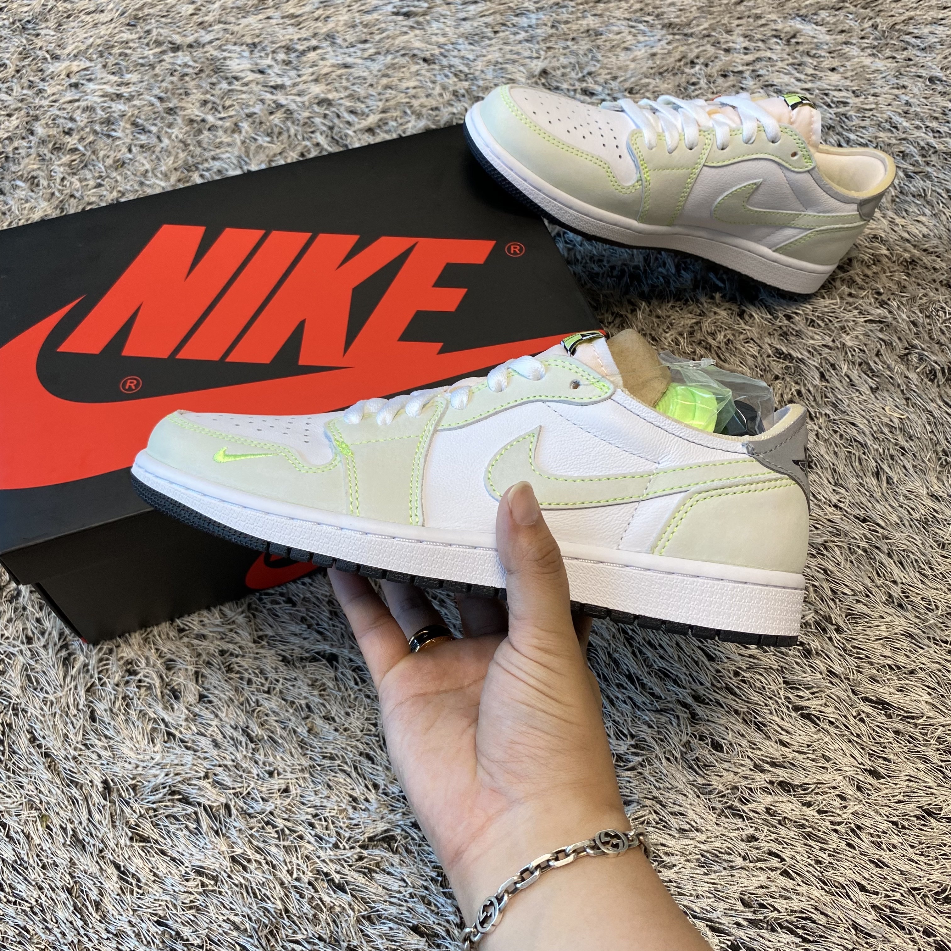 Jordan 1 Low OG Ghost Green 착용 스타일 - 1