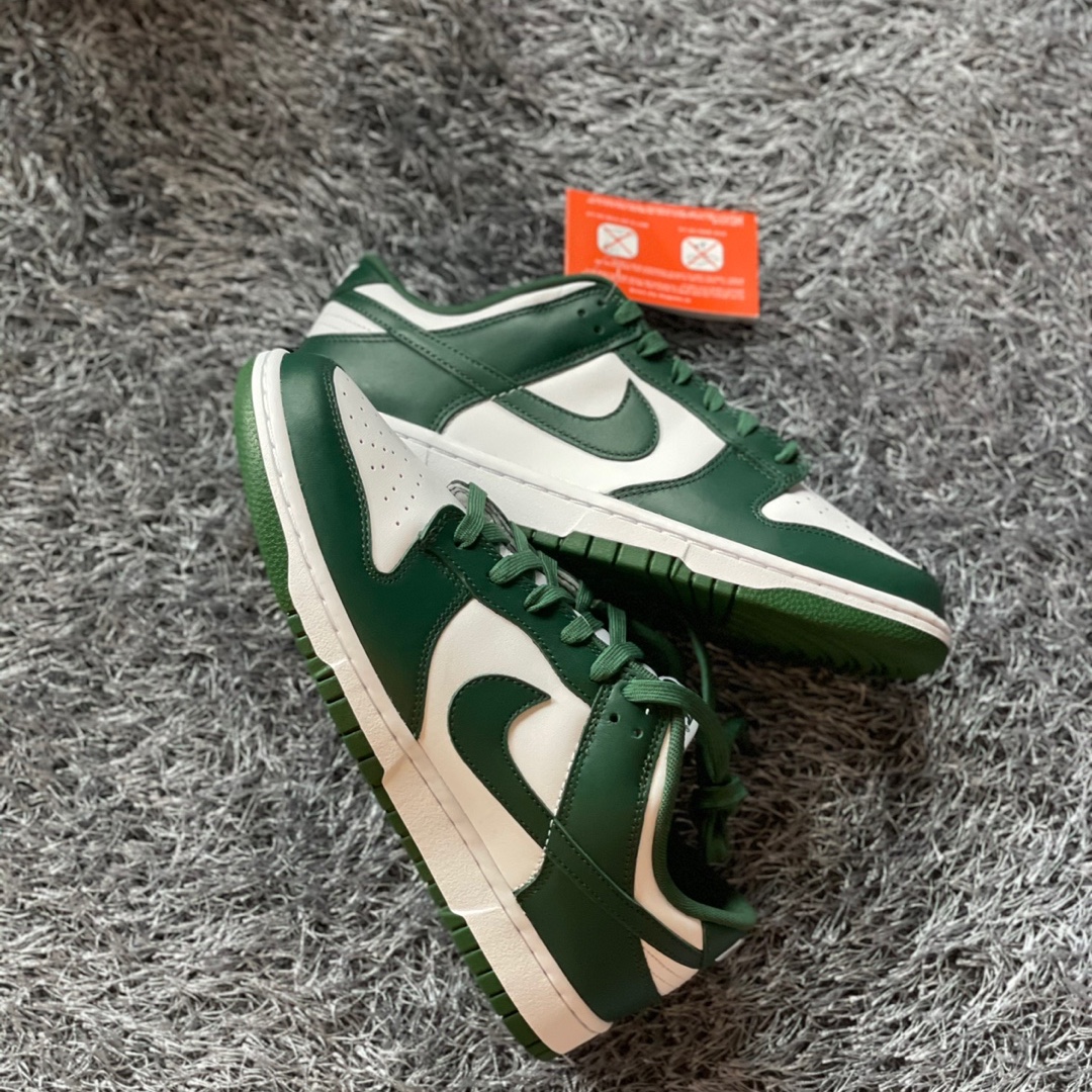 Nike Dunk High Retro Black and White, Nike Dunk Low Retro Varsity Green 착용 스타일 - 2