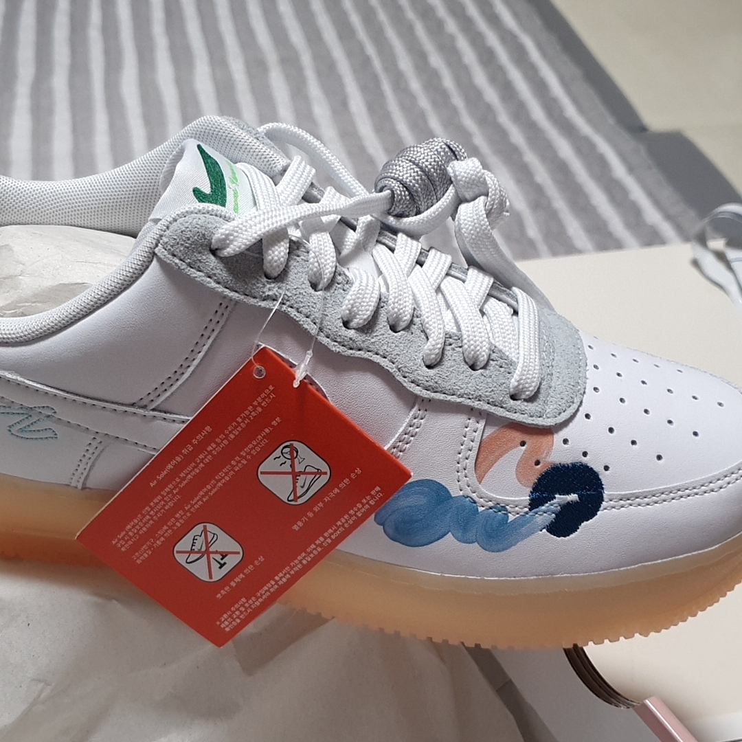 Nike x Mayumi Yamase Air Force 1 Flyleather Solar Red 착용 스타일 - 3