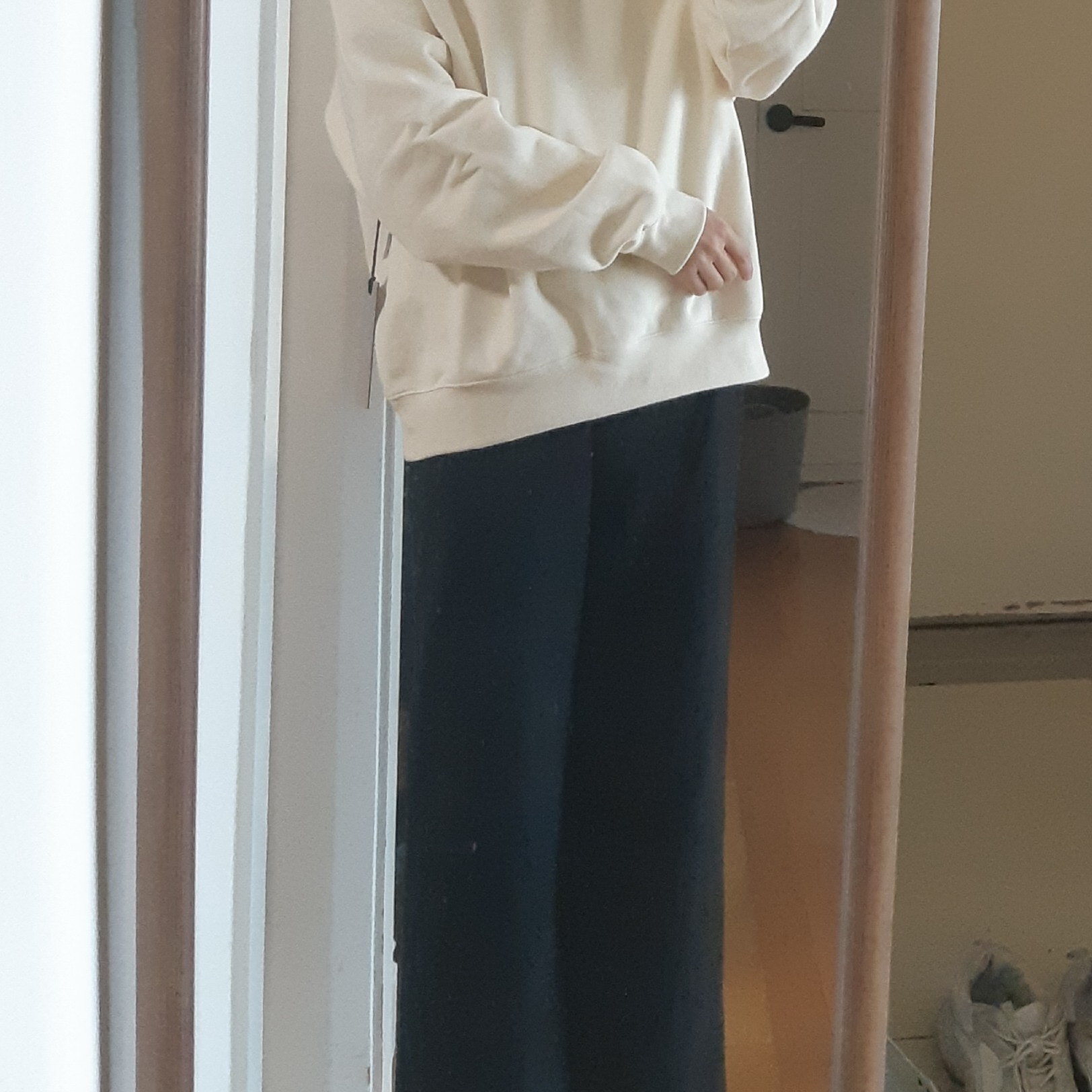 Essentials Pull-Over Crewneck Sweatshirt Cream - 21SS 착용 스타일 - 1