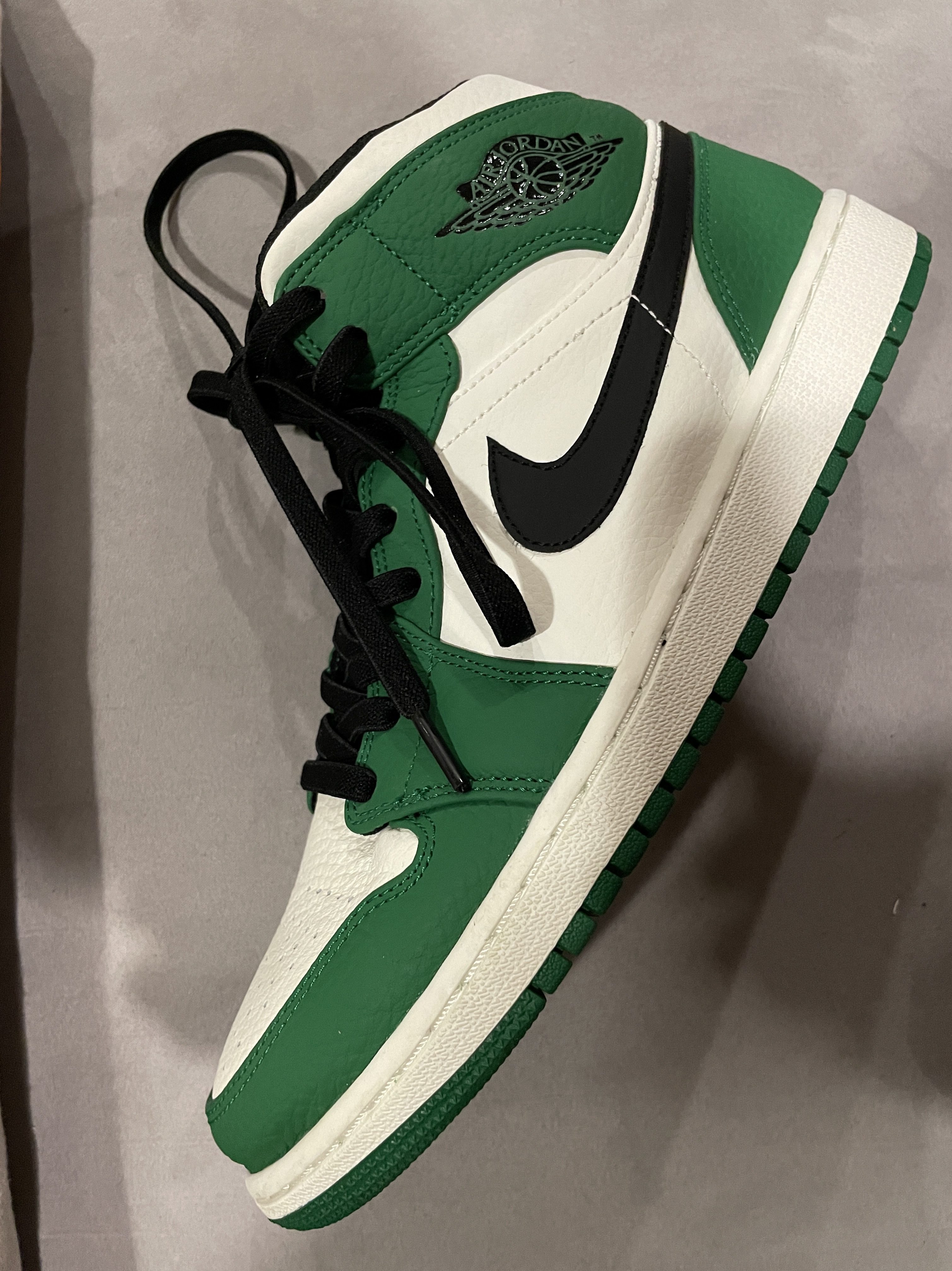 Jordan 1 Mid Pine Green 착용 스타일 - 1