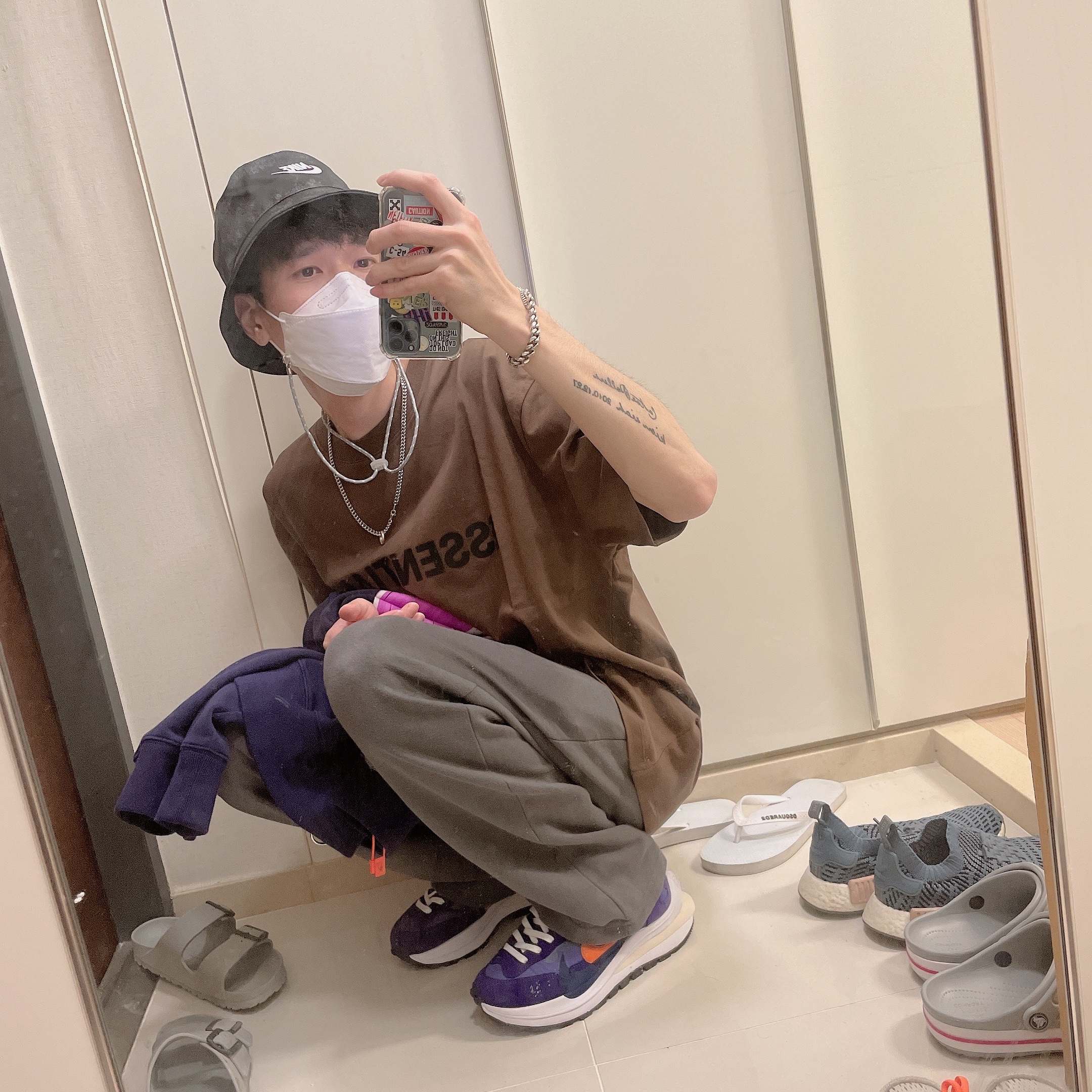 Nike Air Force 270 Command Force, Nike Bucket Futura Tie-Dye Black 착용 스타일 - 2