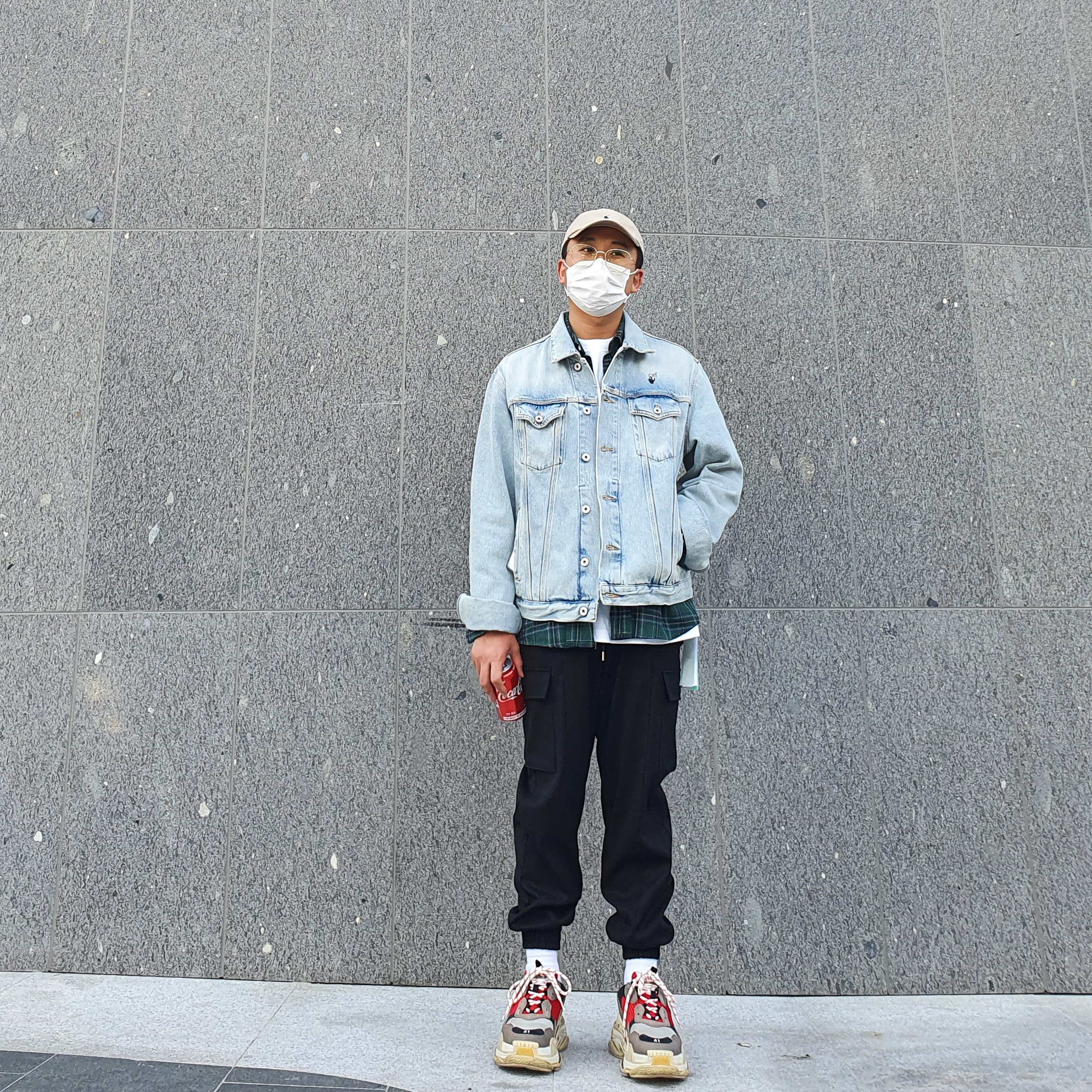Balenciaga Triple S Grey Red Blue 2018 Reissue 착용 스타일 - 1