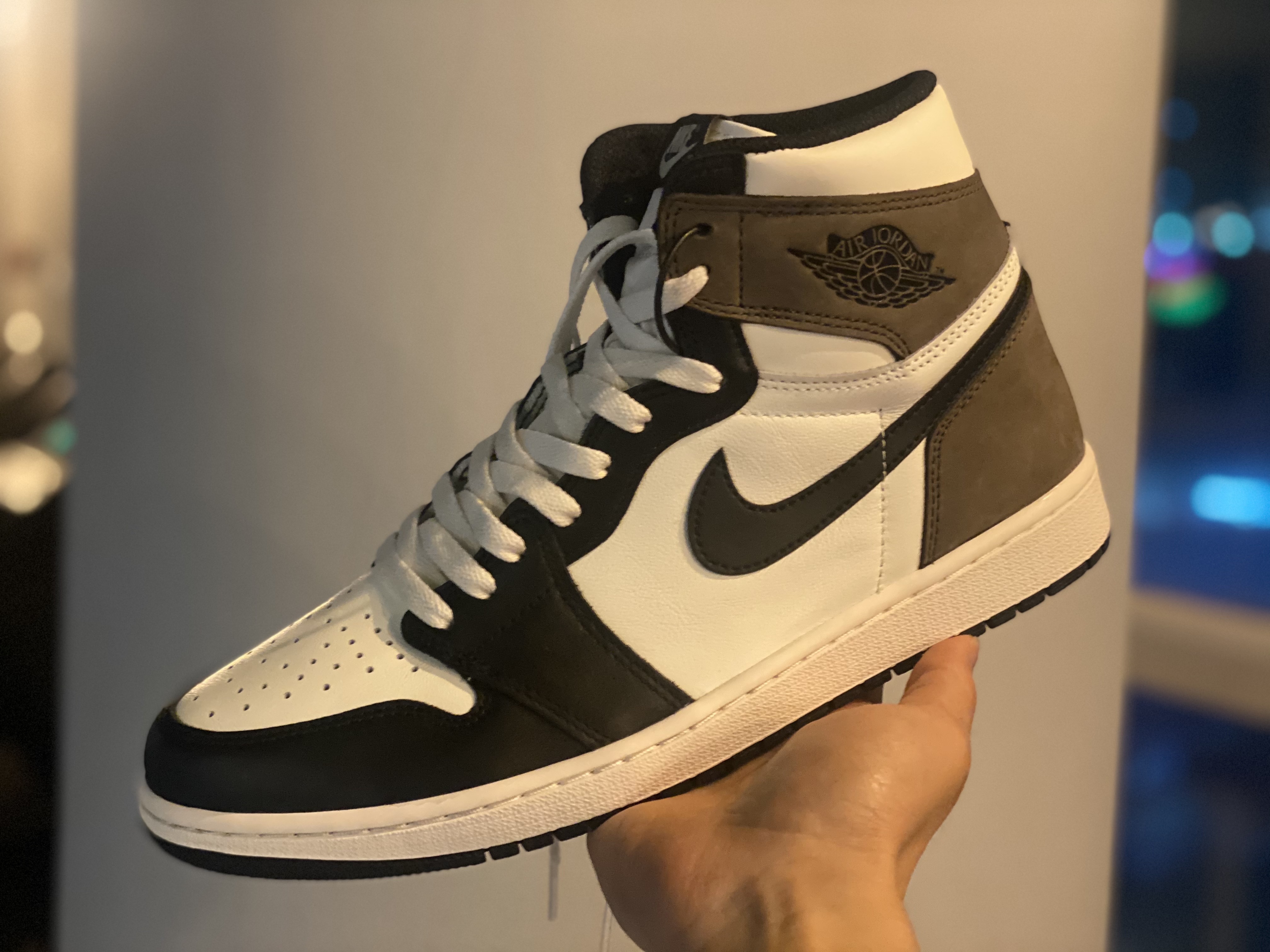 Jordan 1 Retro High OG Black Mocha 착용 스타일