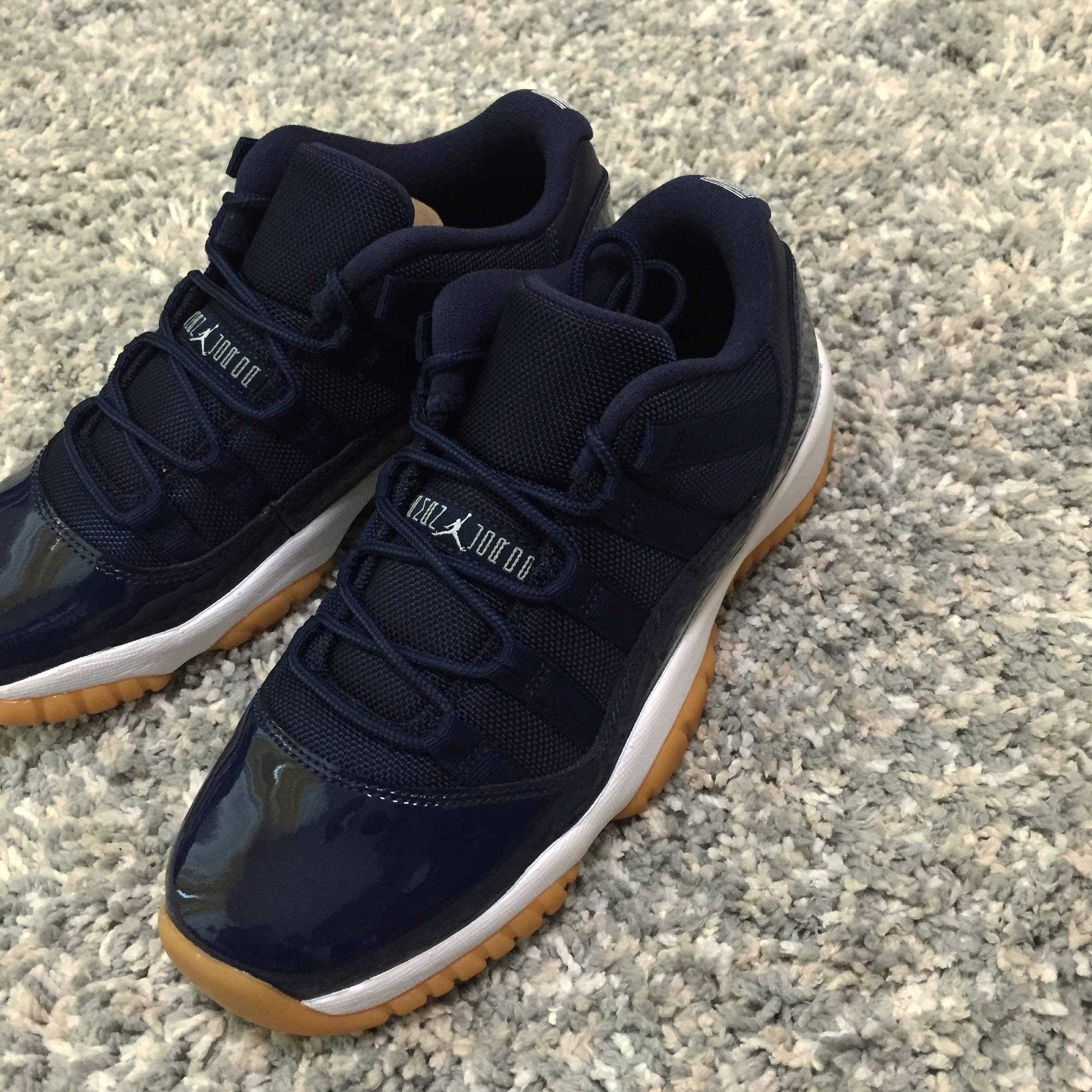 Jordan 11 Retro Low Navy Gum 착용 스타일