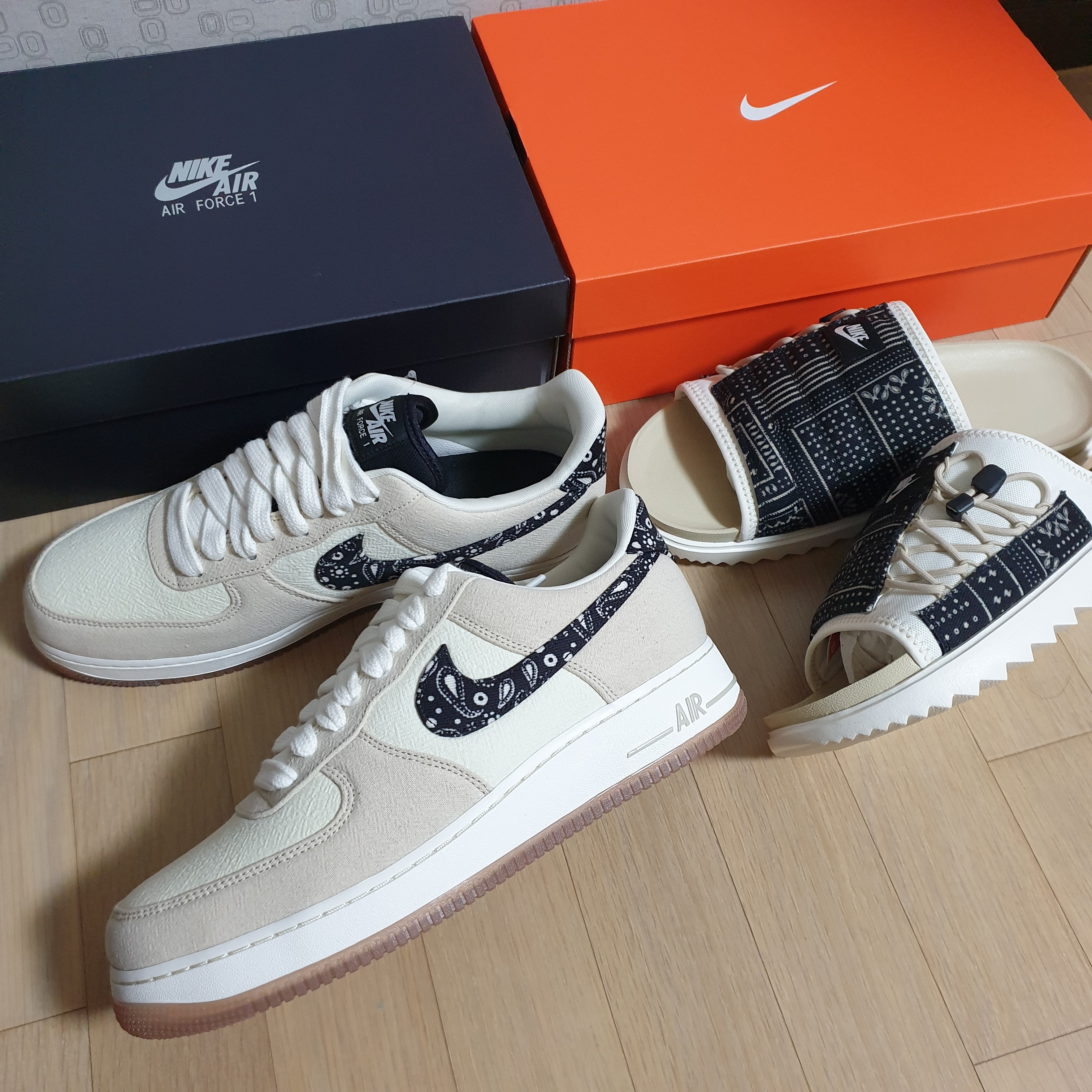 Nike Air Force 1 '07 LV8 Paisley Swoosh, Nike Asuna Slide Pale Ivory Rattan 착용 스타일 - 2