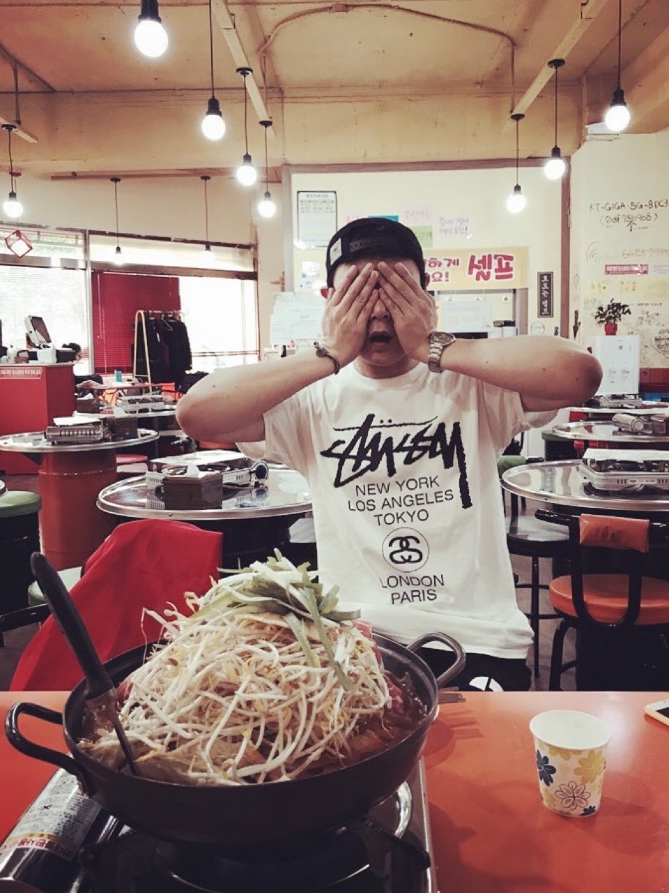 Stussy DSM World Tour T-Shirt Black, Stussy x Our Legacy Surfman T-Shirt White - 21SS 착용 스타일