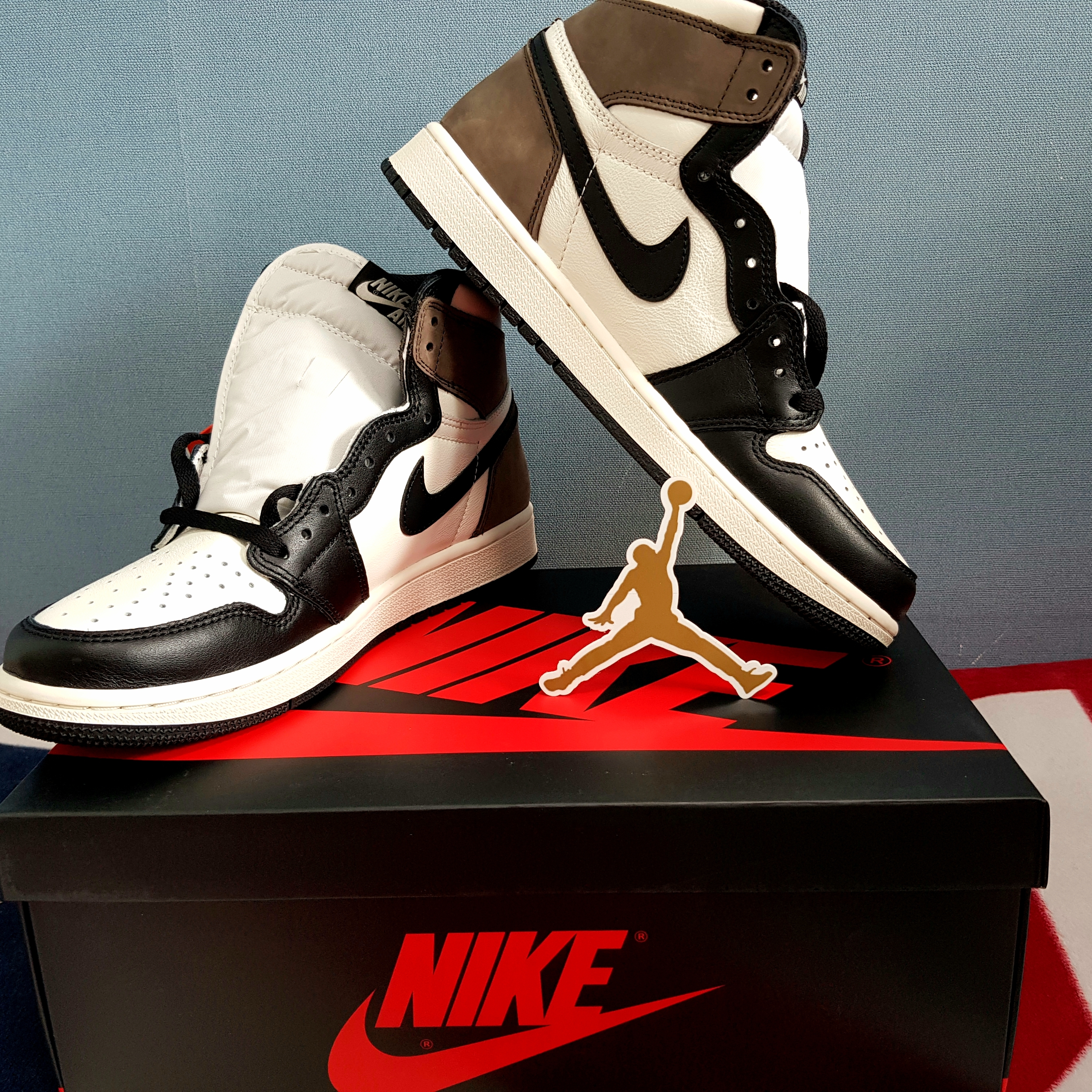 Jordan 1 Retro High OG Black Mocha 착용 스타일 - 1