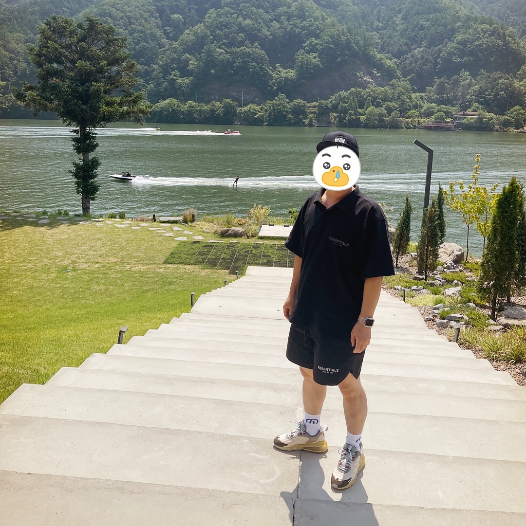 Essentials Short Sleeve Boxy Polo Dark Slate/Stretch Limo/Black - 20SS, Essentials Sweatshorts Black 2020 착용 스타일
