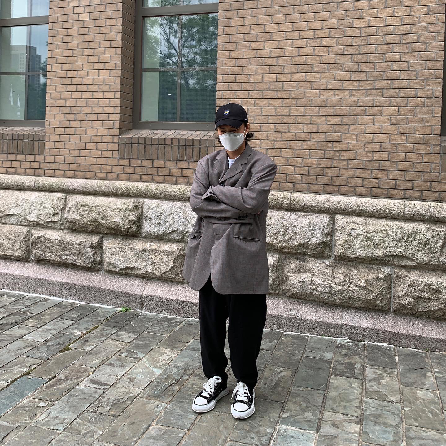 Maison Mihara Yasuhiro Peterson OG Sole Canvas Low Sneakers Black 착용 스타일 - 1