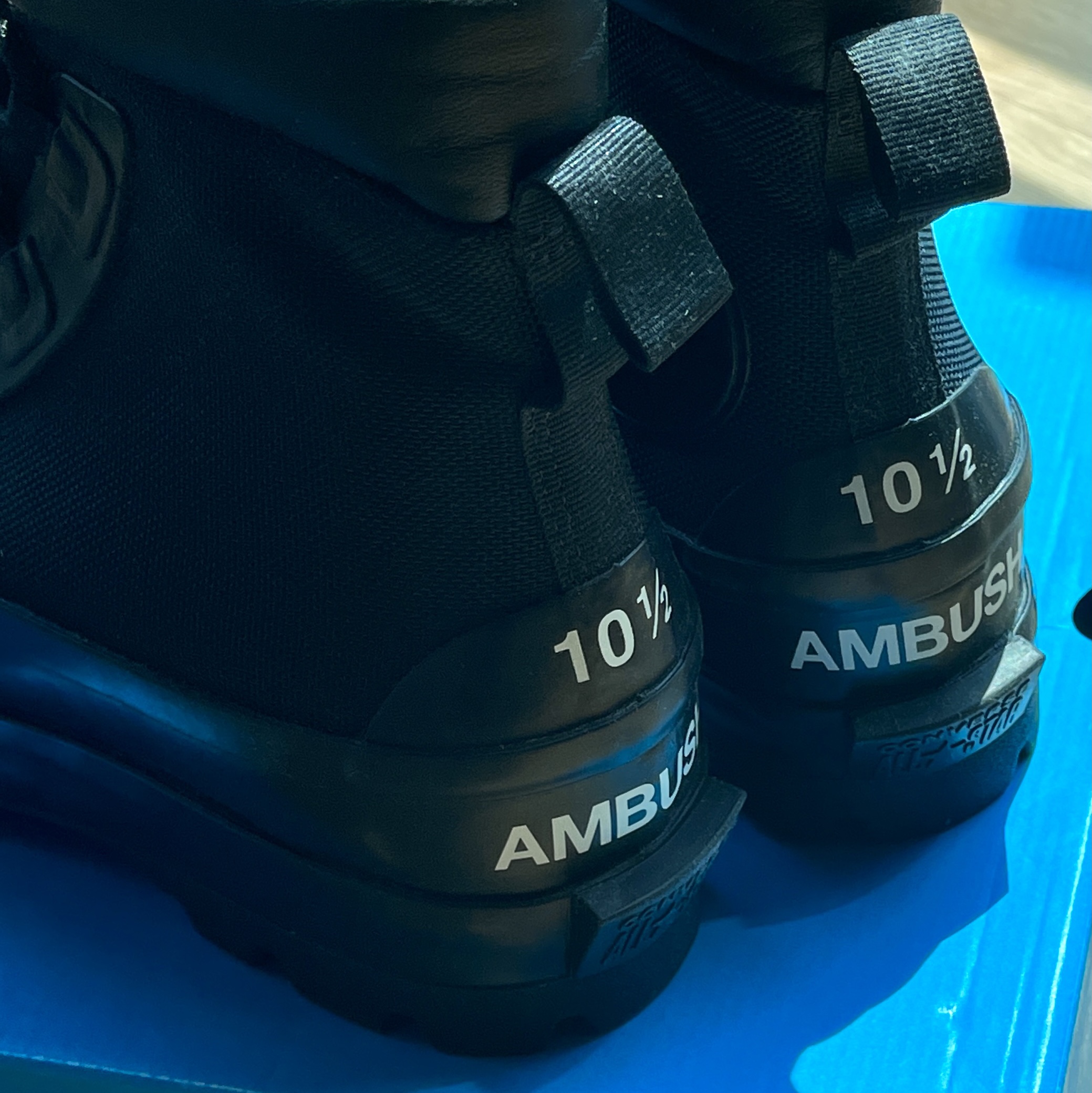 Converse x Ambush Chuck Taylor All Star Duck Boot Black 착용 스타일 - 1