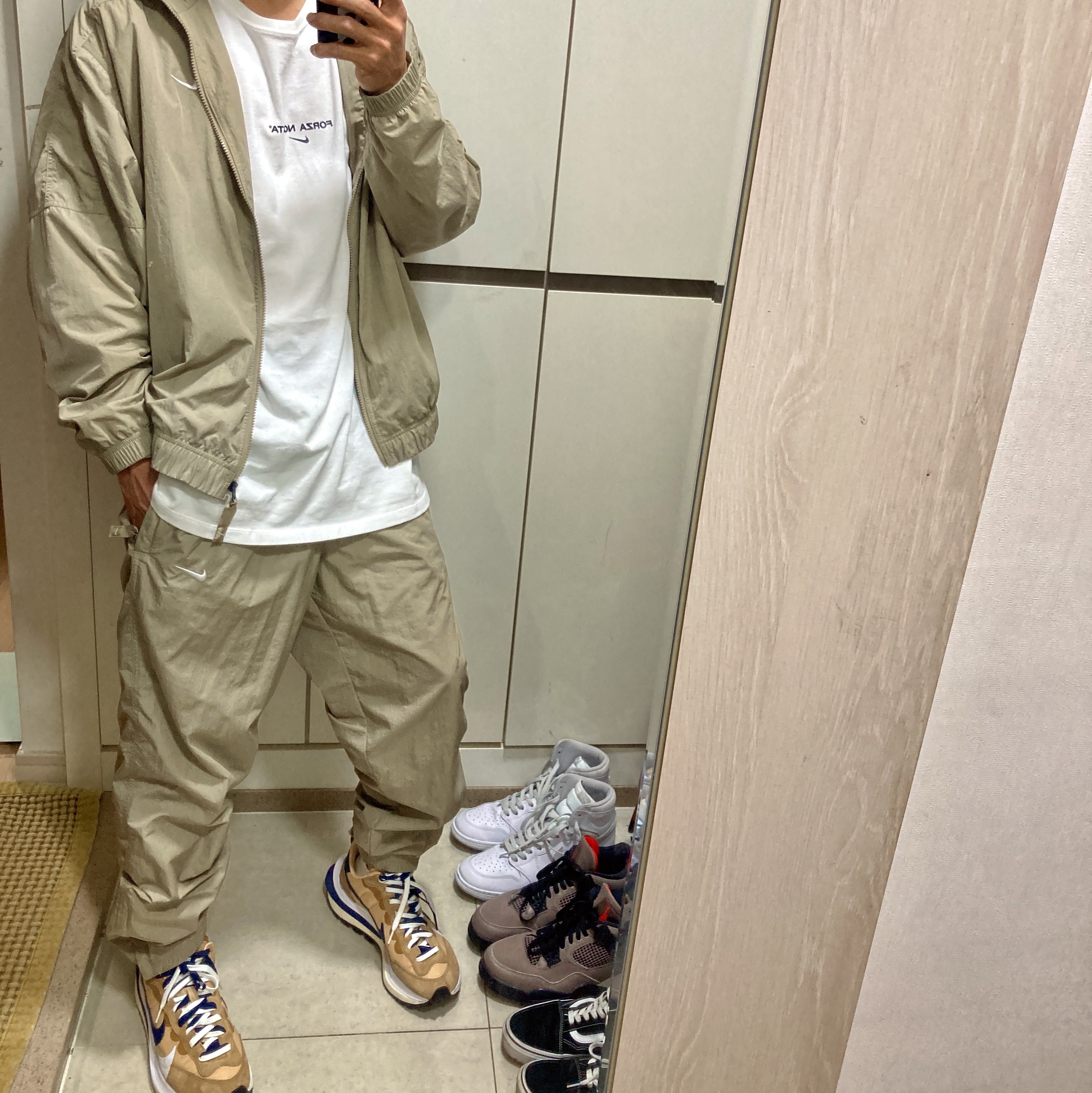 Nike x Sacai VaporWaffle Sesame and Blue Void, Nike M NRG Track Pants Khaki ์ฐฉ์ฉ ์คํ์ผ