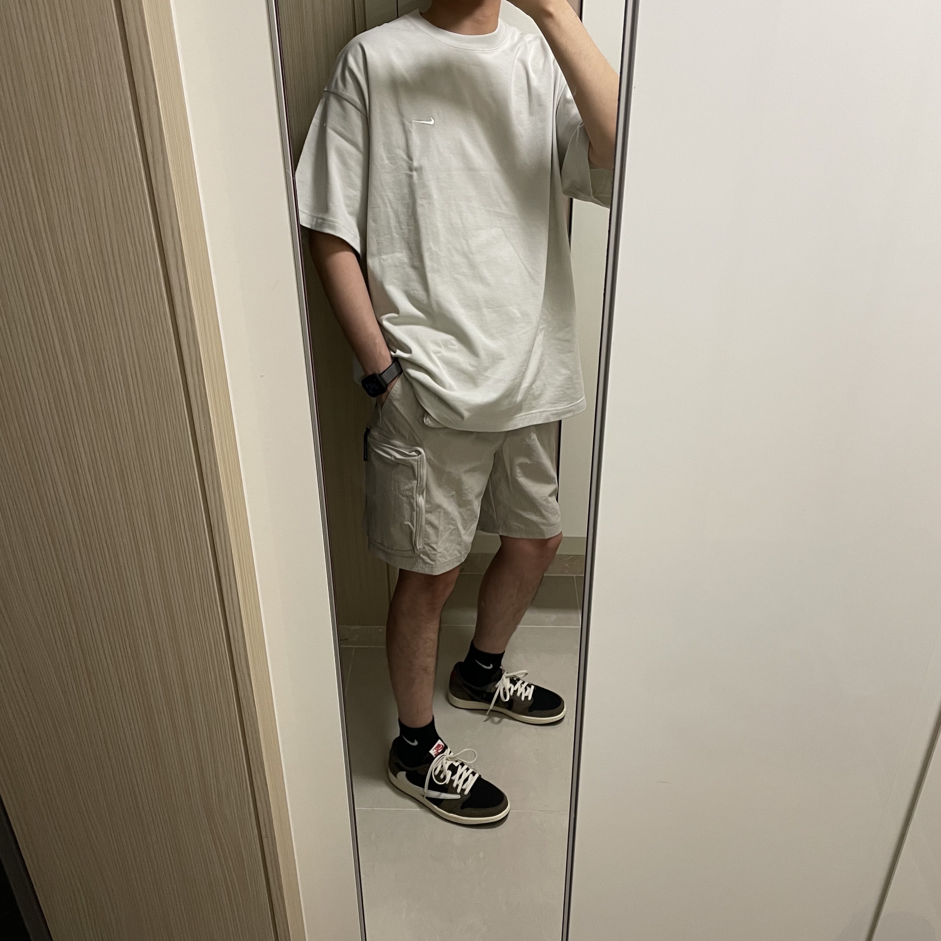 Nike NRG Solo Swoosh T-Shirt Light Bone - US/EU, Jordan 1 x Travis Scott Retro Low OG SP Mocha 착용 스타일