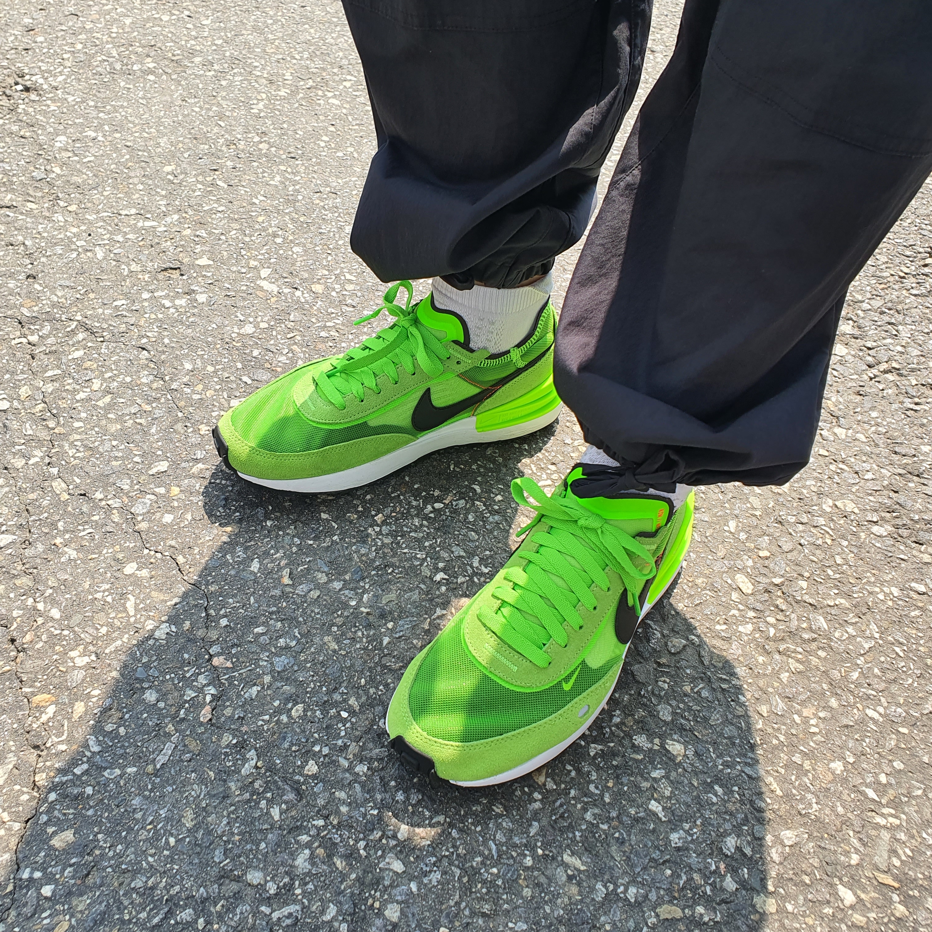 Nike Waffle One Electric Green 착용 스타일 - 1
