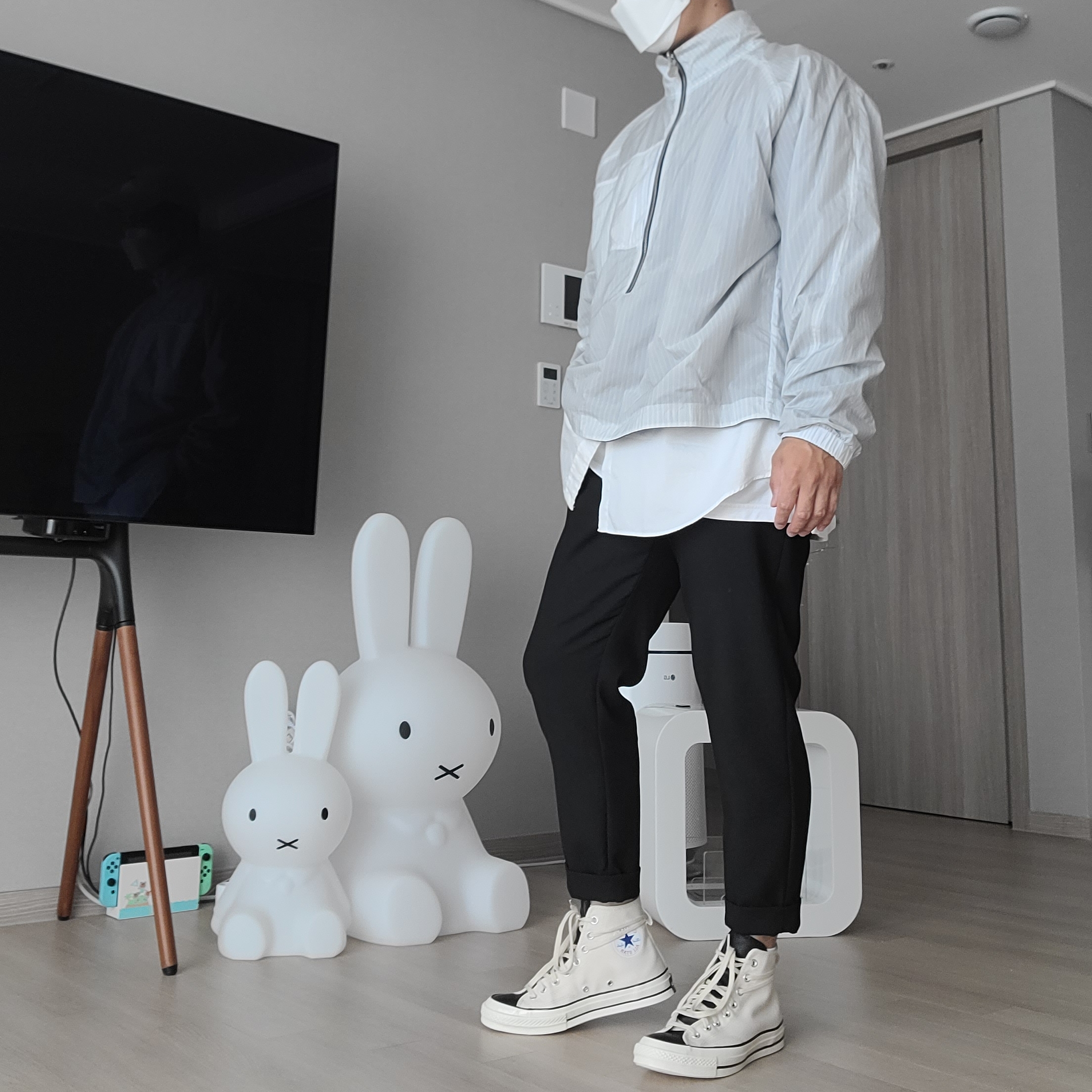 Nike x Kim Jones Reversible Wind Breaker Navy - US/EU, Converse x Fear of God Essentials Chuck 70 Hi Natural 2020 착용 스타일 - 3