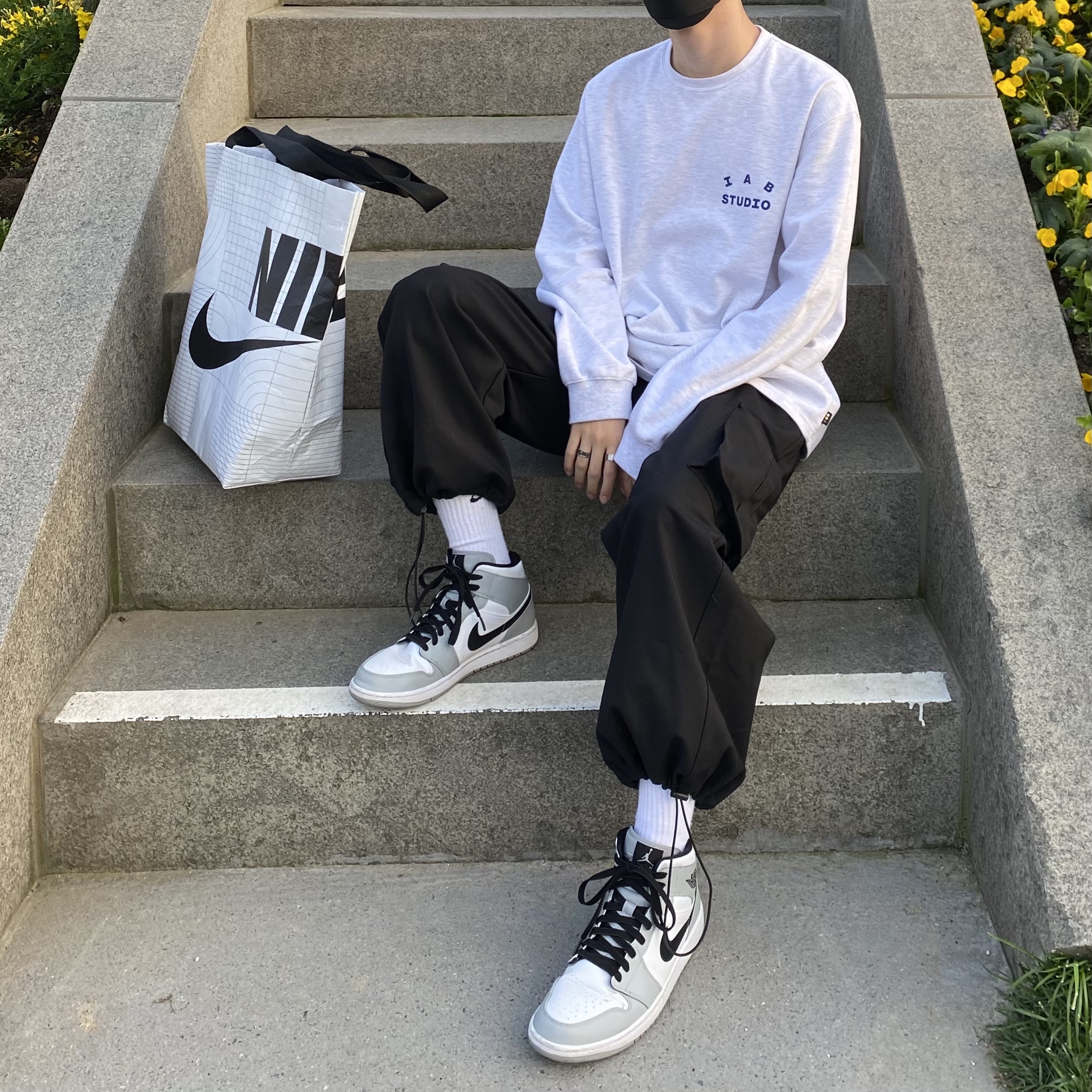 IAB Studio Long Sleeve Light Gray, (GS) Jordan 1 Mid Light Smoke Grey 착용 스타일