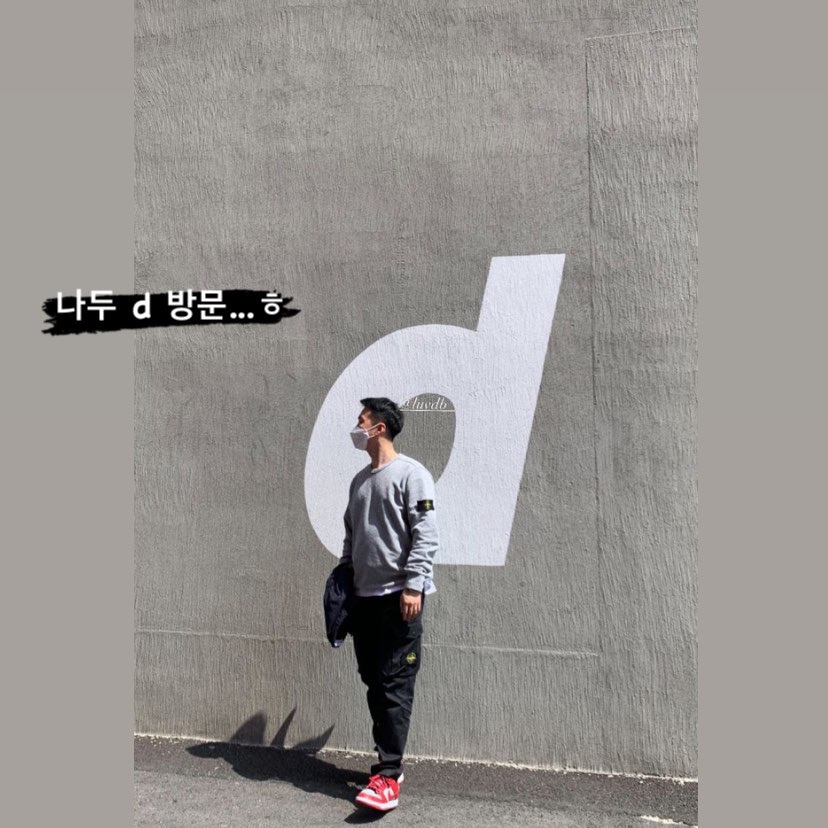 Stone Island 31303 Cargo Pants Black - 21SS, Stone Island 504B2 Crewneck Knit Black - 21SS 착용 스타일