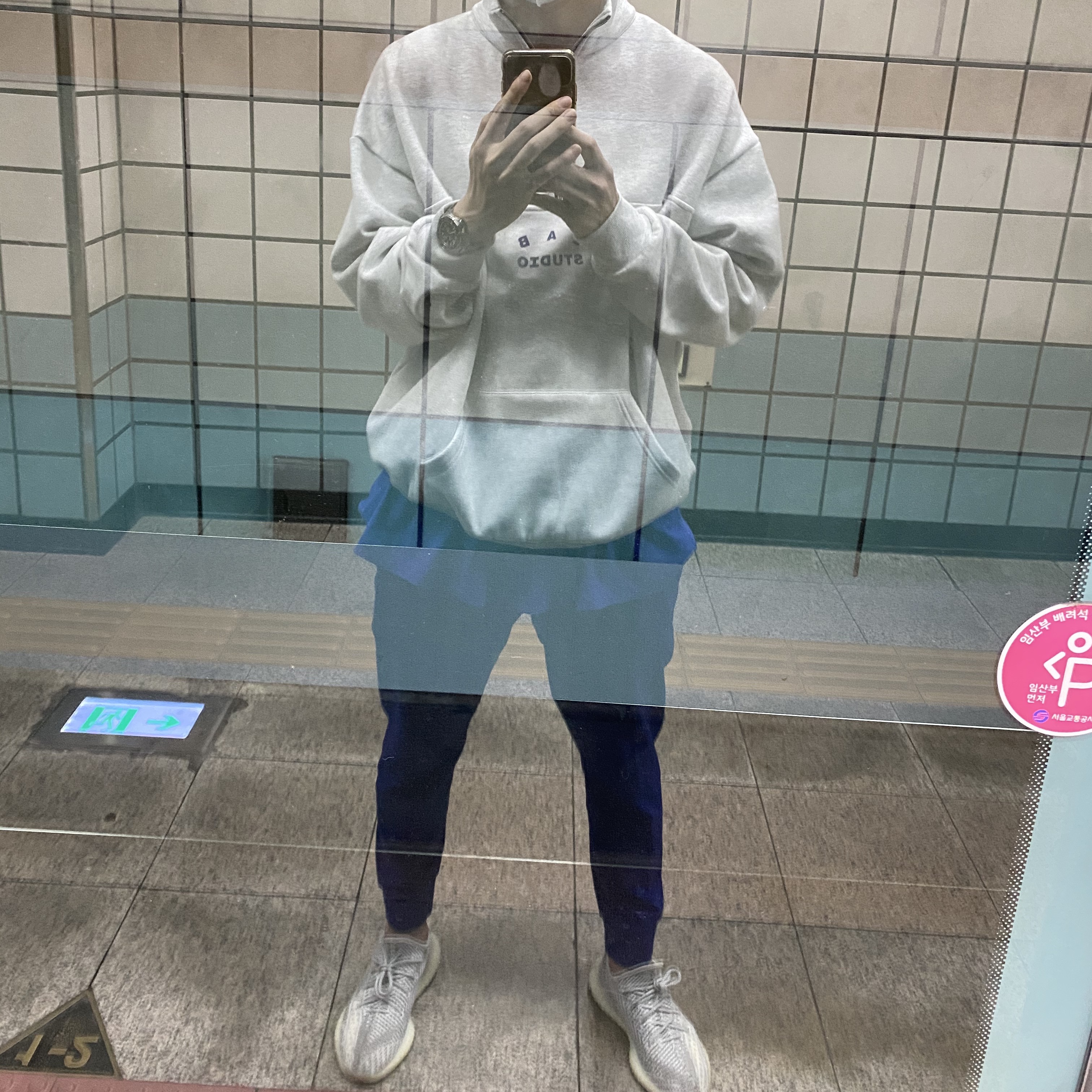 Adidas Yeezy Boost 350 V2 Static - Non-Reflective 2018, IAB Studio Half Zip Pullover Light Gray 착용 스타일