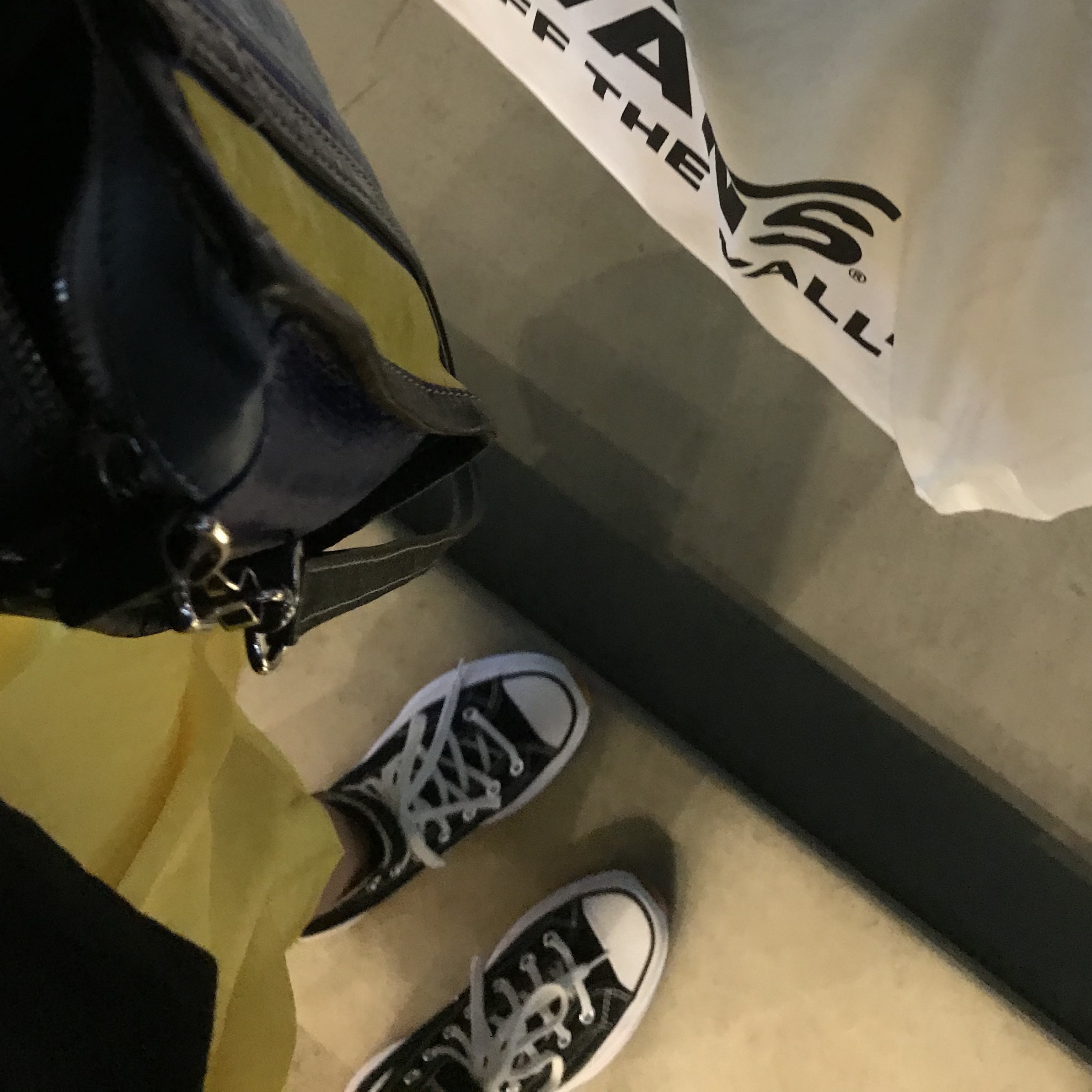 Adidas Yeezy Boost 350 V2 Zebra 2017/2019/2020, Converse Run Star Hike Hi Black White Gum 착용 스타일 - 2