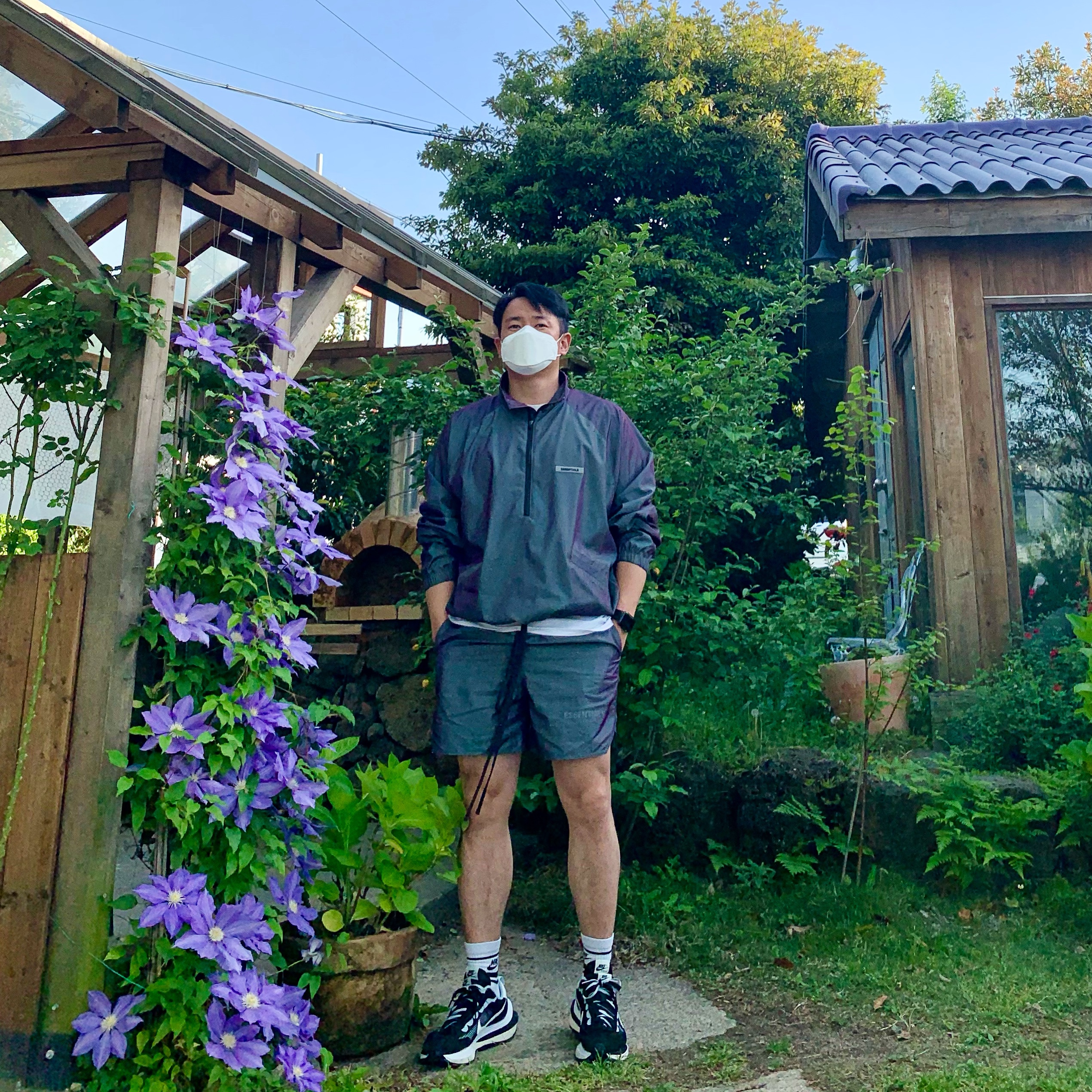 Essentials Volley Shorts Iridescent - 20SS, Essentials Track Jacket Iridescent - 20SS 착용 스타일