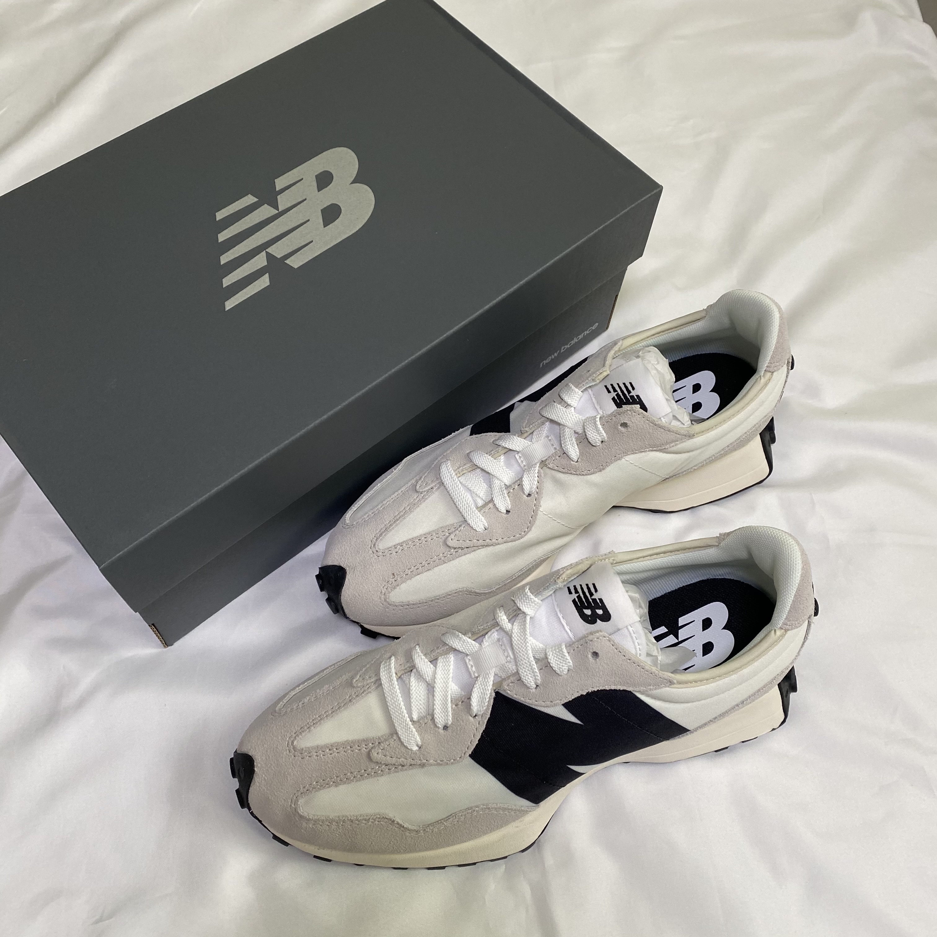 New Balance 327 White Black 착용 스타일