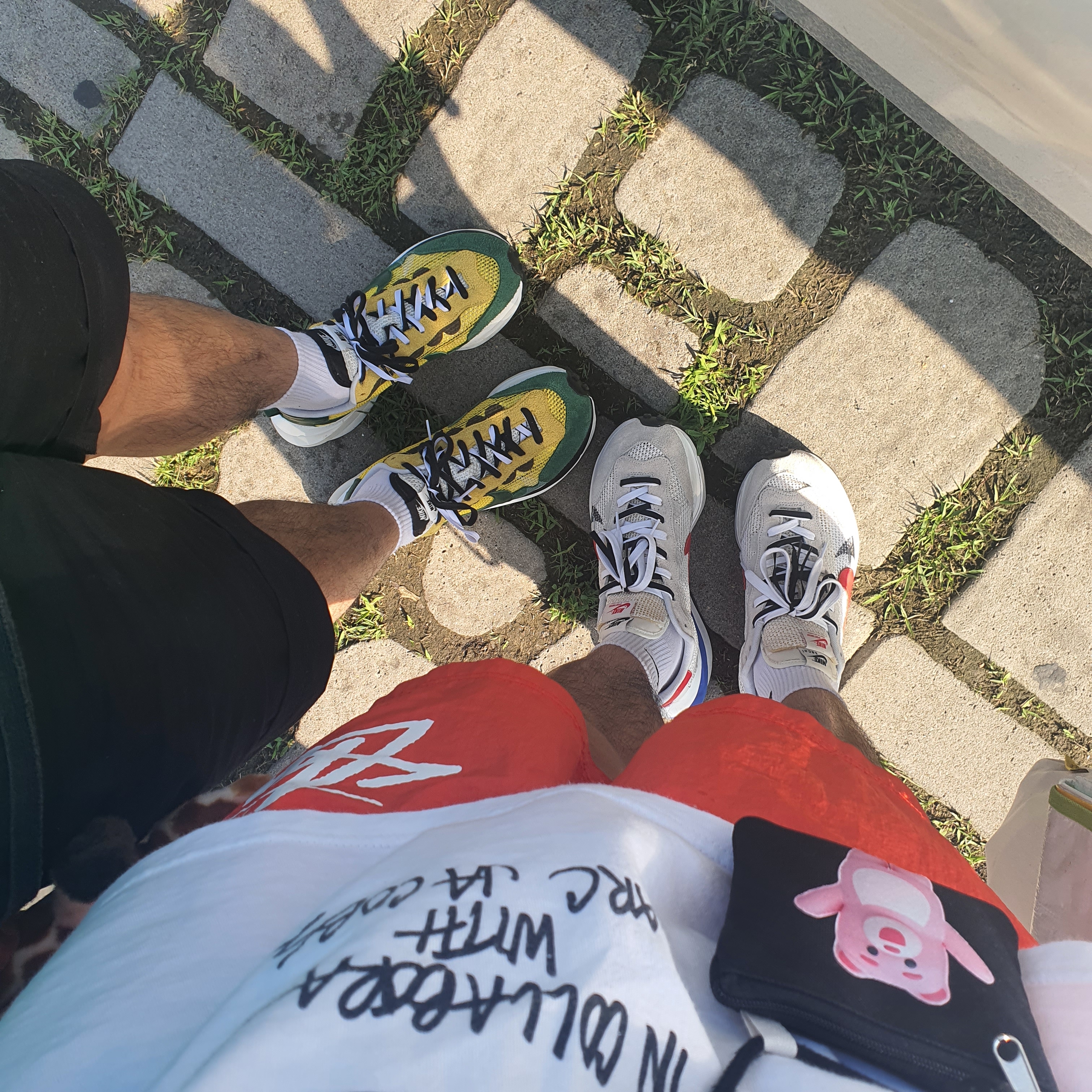 Nike x Sacai VaporWaffle Royal Fuchsia, Nike x Sacai VaporWaffle Tour Yellow & Gorge Green Sail 착용 스타일 - 2