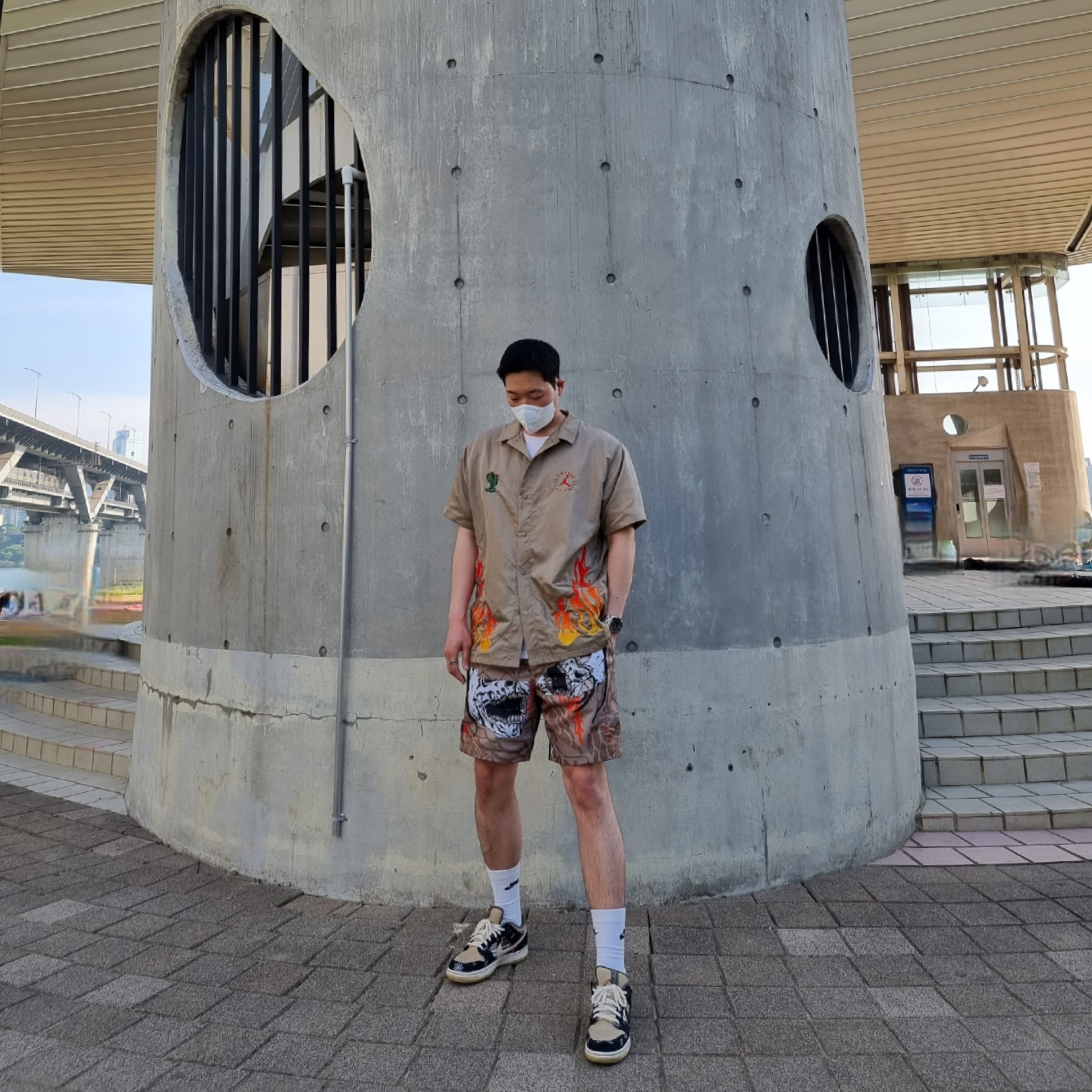 Jordan x Travis Scott Pool Shorts - Asia, Jordan x Travis Scott Pool Shorts - US/EU 착용 스타일