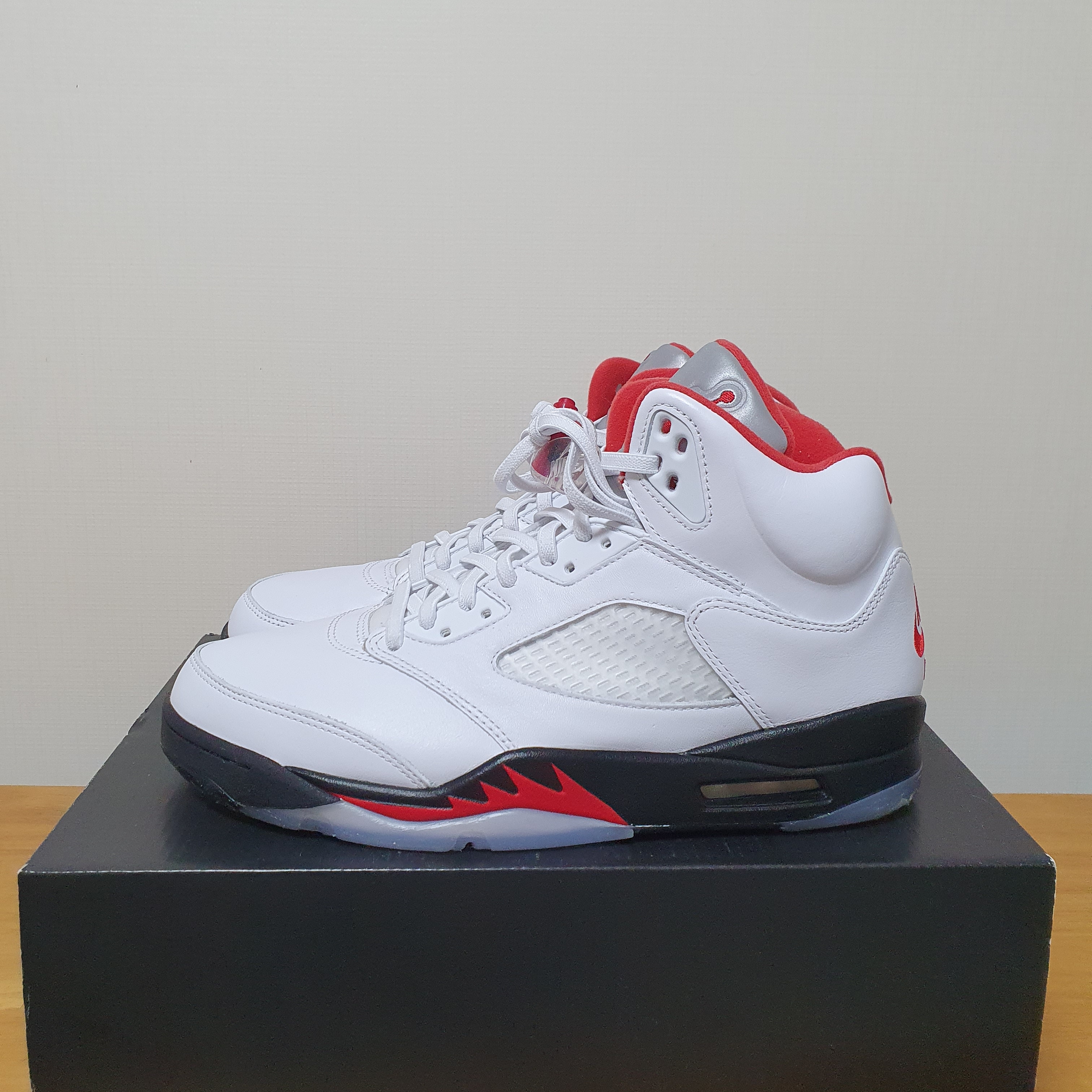 Jordan 5 Retro Fire Red Silver Tongue 2020, (TD) Jordan 5 Retro Fire Red Silver Tongue 2020 착용 스타일 - 1