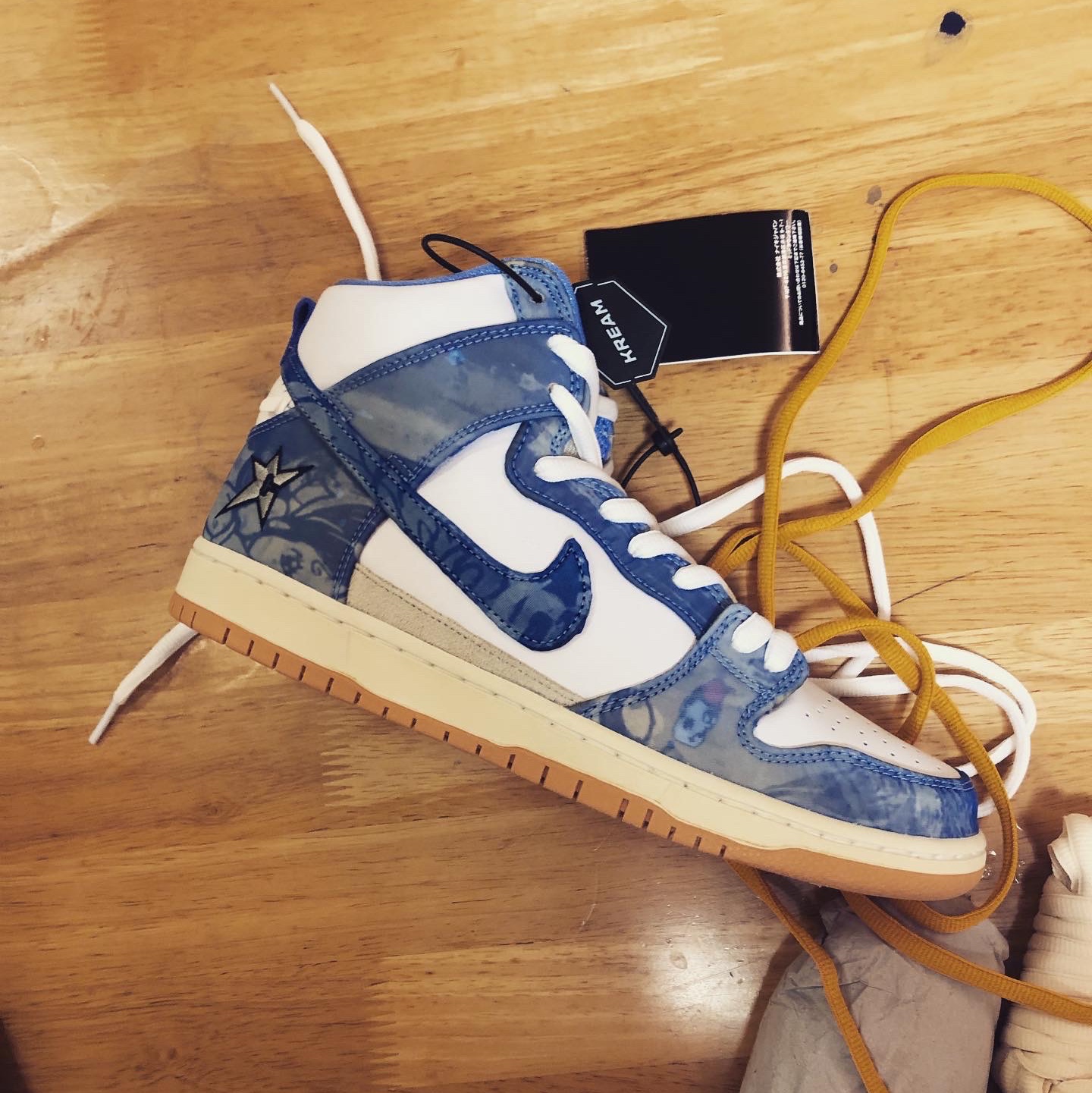 Nike x Carpet Company SB Dunk High PRM QS Royal Pulse 착용 스타일 - 3