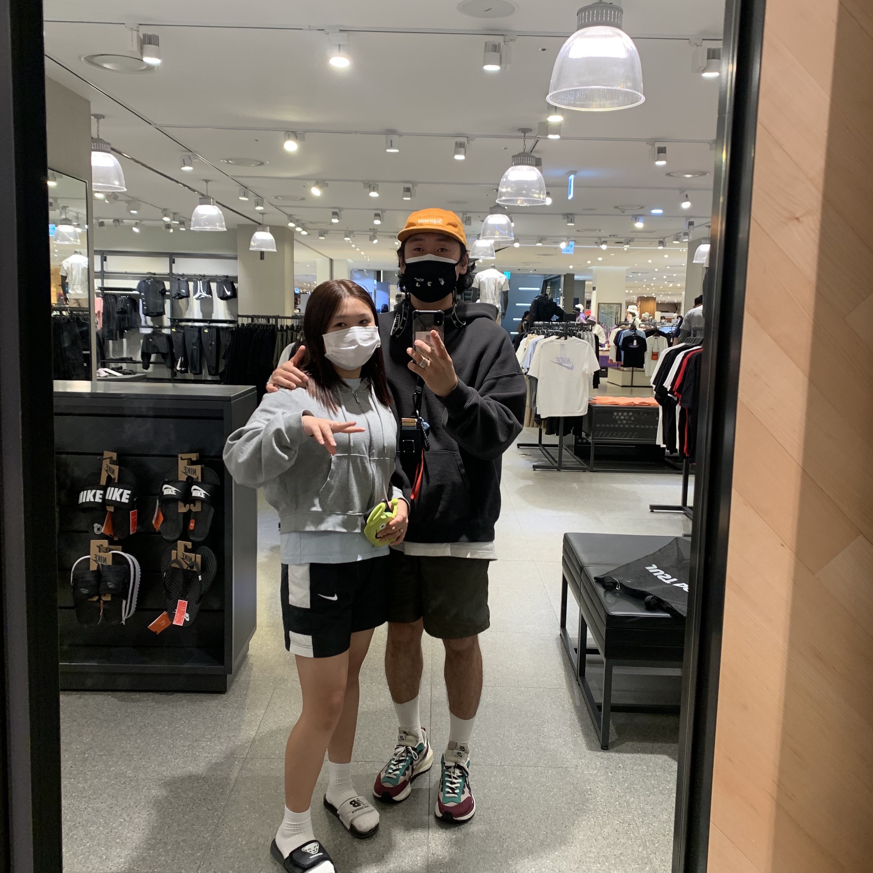 Nike x Sacai VaporWaffle String & Black Villain Red 착용 스타일