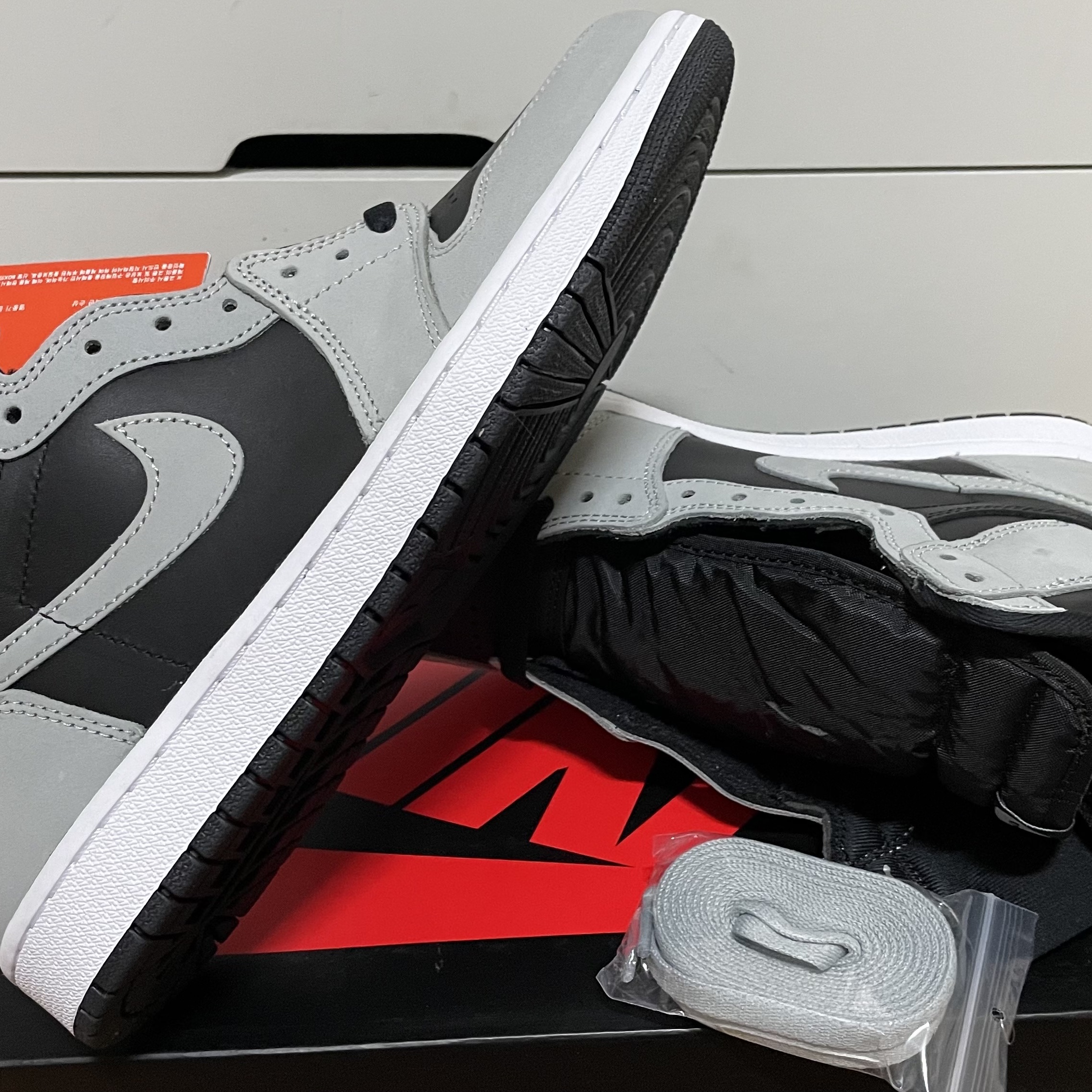 Jordan 1 Mid White Shadow 착용 스타일 - 1