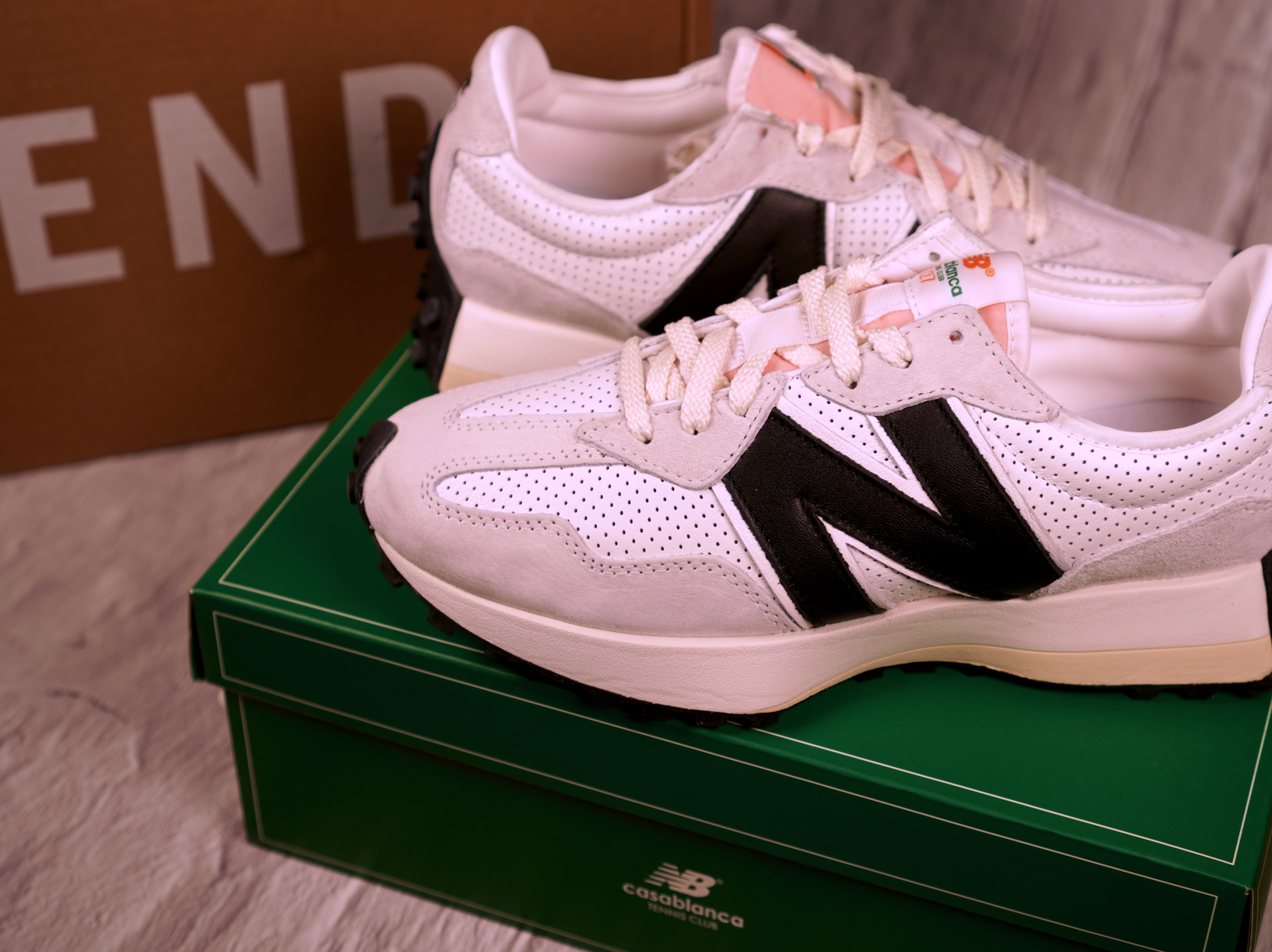 New Balance x Casablanca 327 Idealist Black Grey Pink 착용 스타일