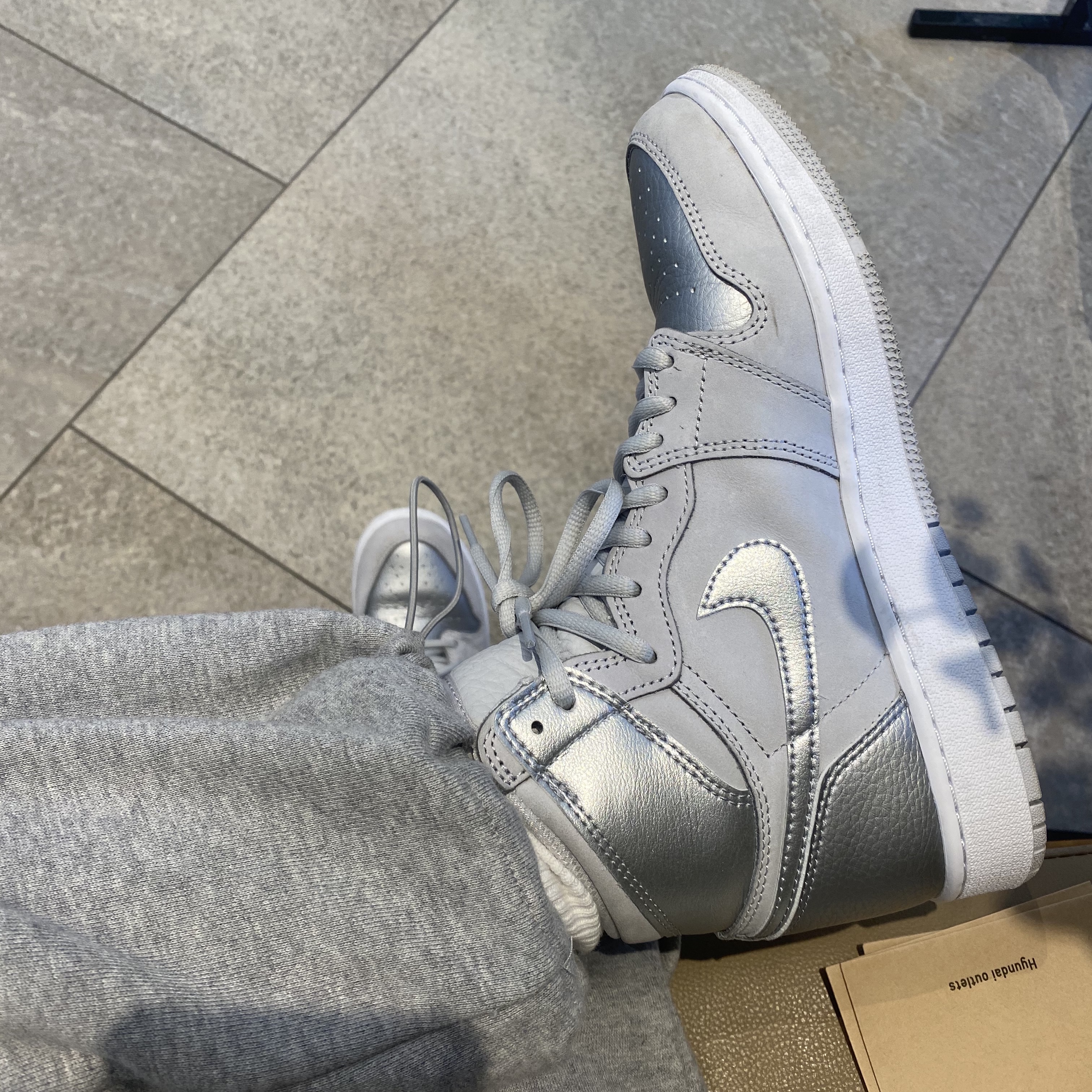 Jordan 1 Retro High OG CO.JP Neutral Grey, (GS) Jordan 1 Retro High OG CO.JP Neutral Grey 착용 스타일 - 1