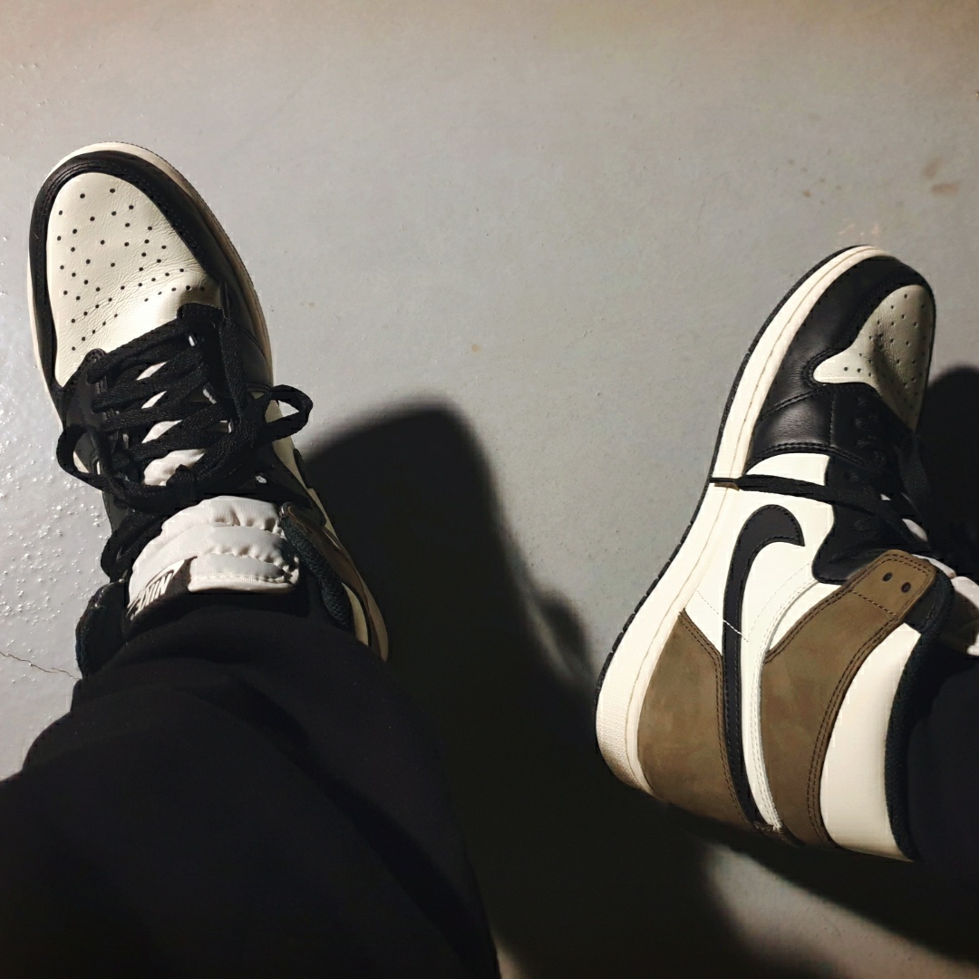 Jordan 1 Retro High OG Black Mocha 착용 스타일 - 5
