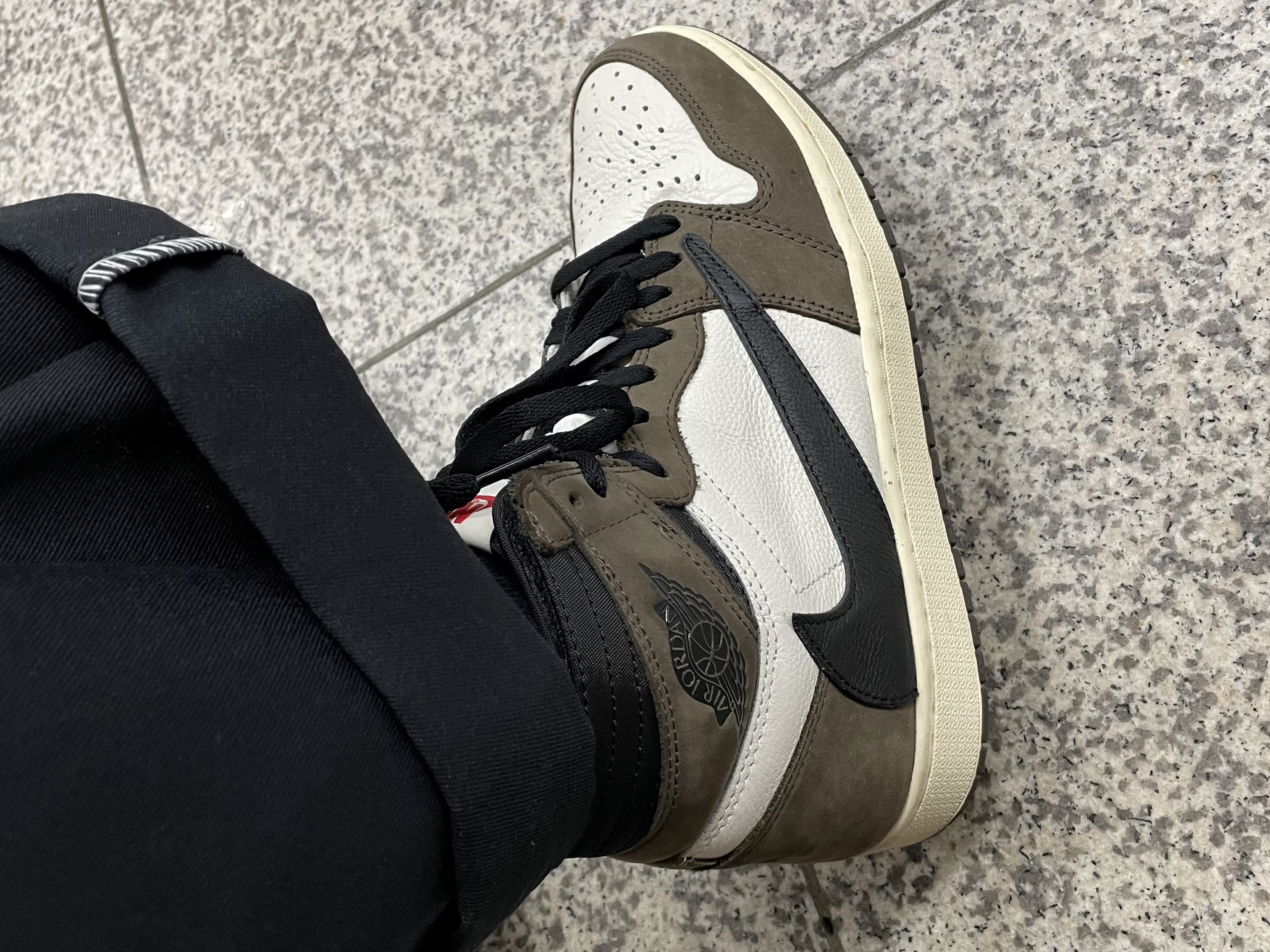 Jordan 1 x Travis Scott Retro High OG SP Mocha 착용 스타일