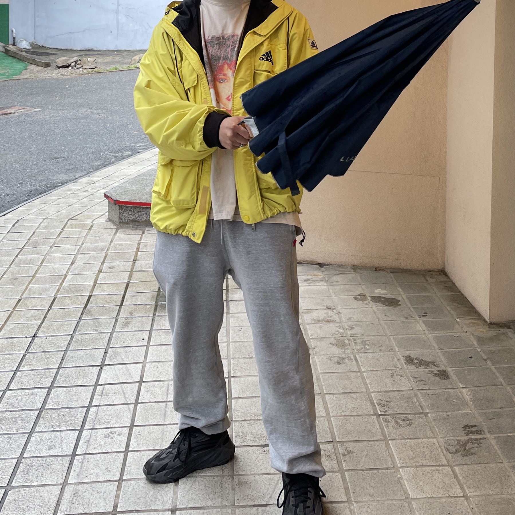 Adidas Yeezy Boost 700 V2 Vanta 2019 착용 스타일