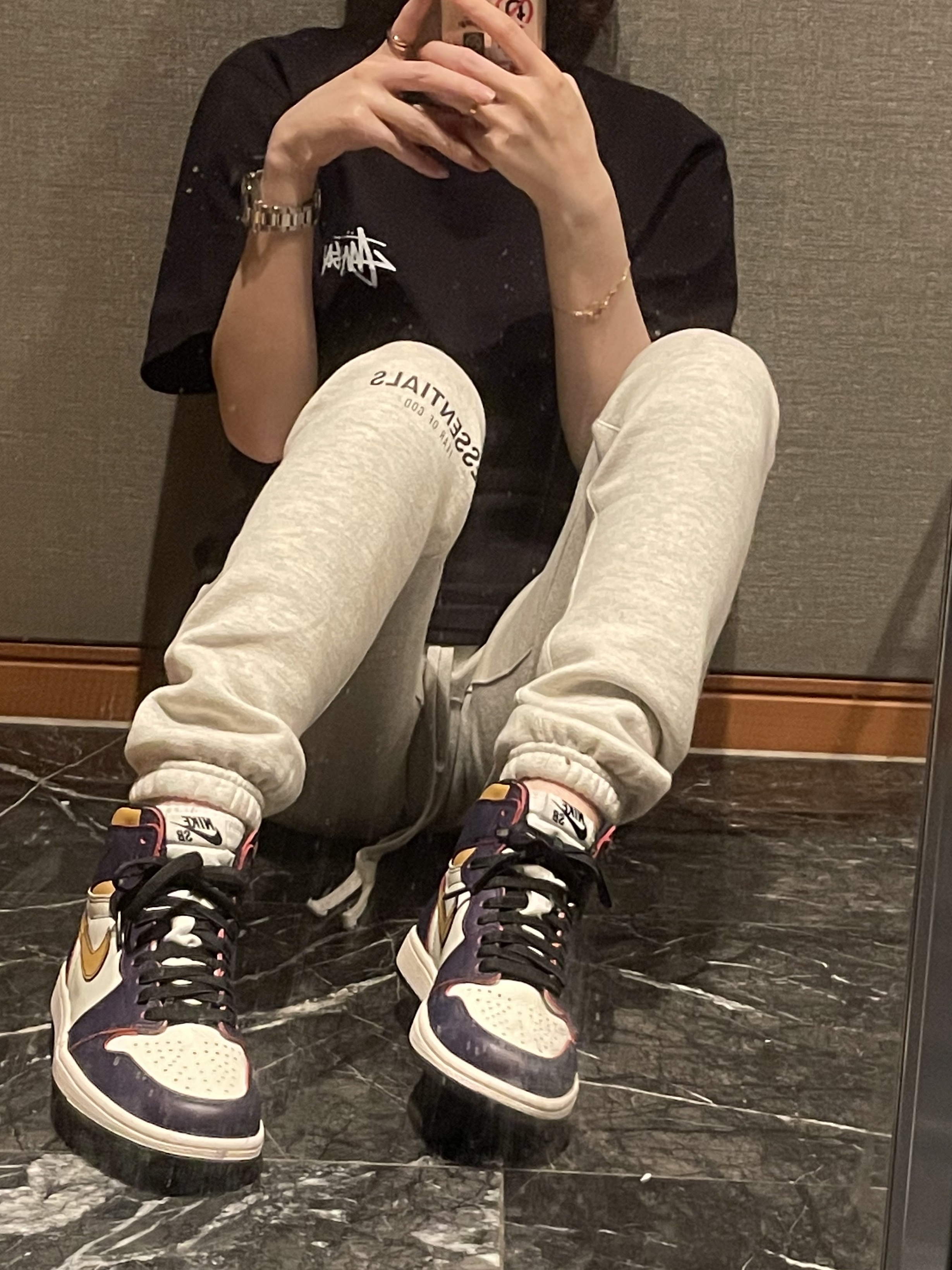 Stussy Reflection T-Shirt Black, Essentials Sweatpants Oatmeal/Oatmeal Heather/Light Heather Oatmeal 2020 착용 스타일 - 4