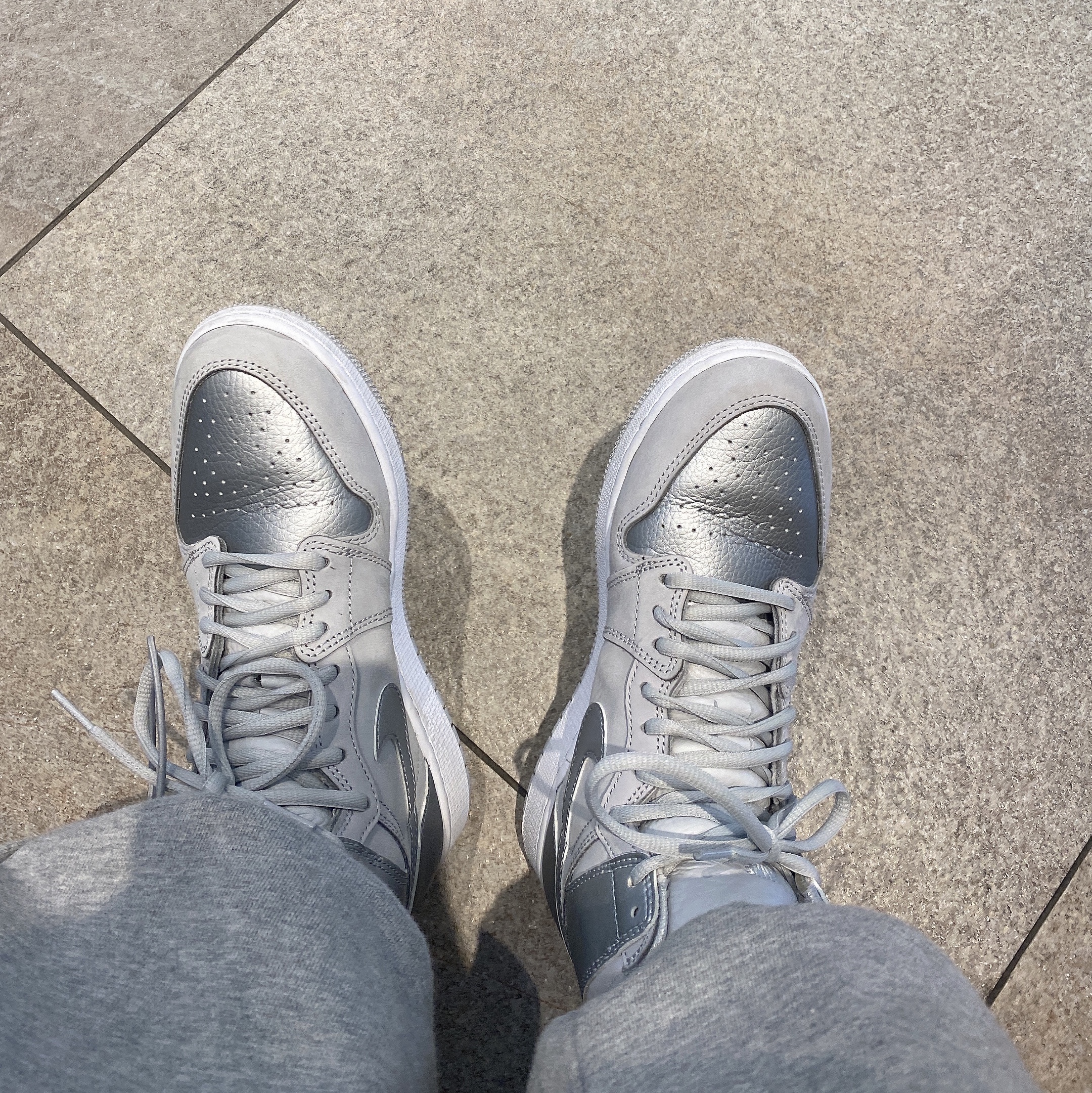 Jordan 1 Retro High OG CO.JP Neutral Grey, (GS) Jordan 1 Retro High OG CO.JP Neutral Grey 착용 스타일 - 2