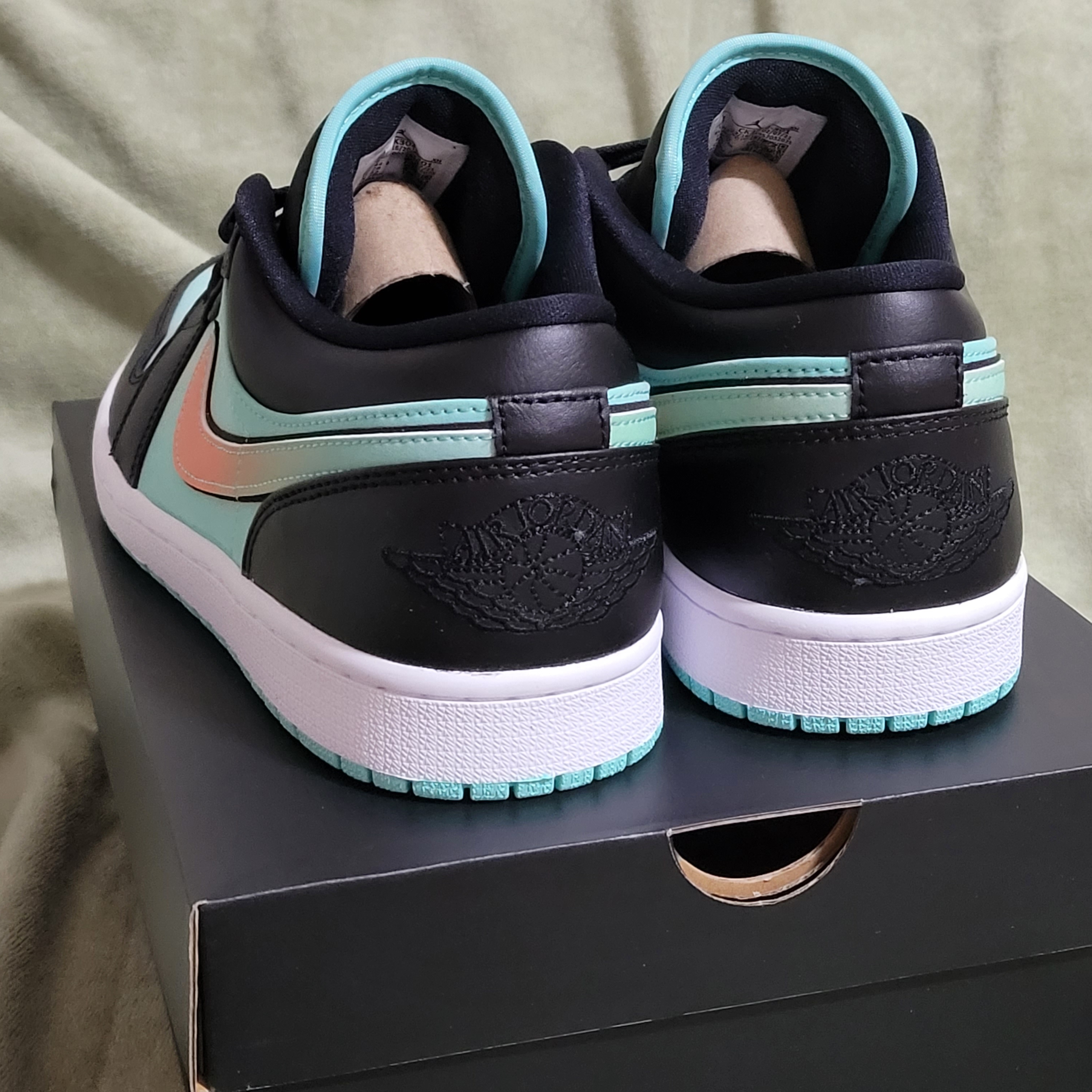 Jordan 1 Low SE Tropical Twist 착용 스타일 - 2