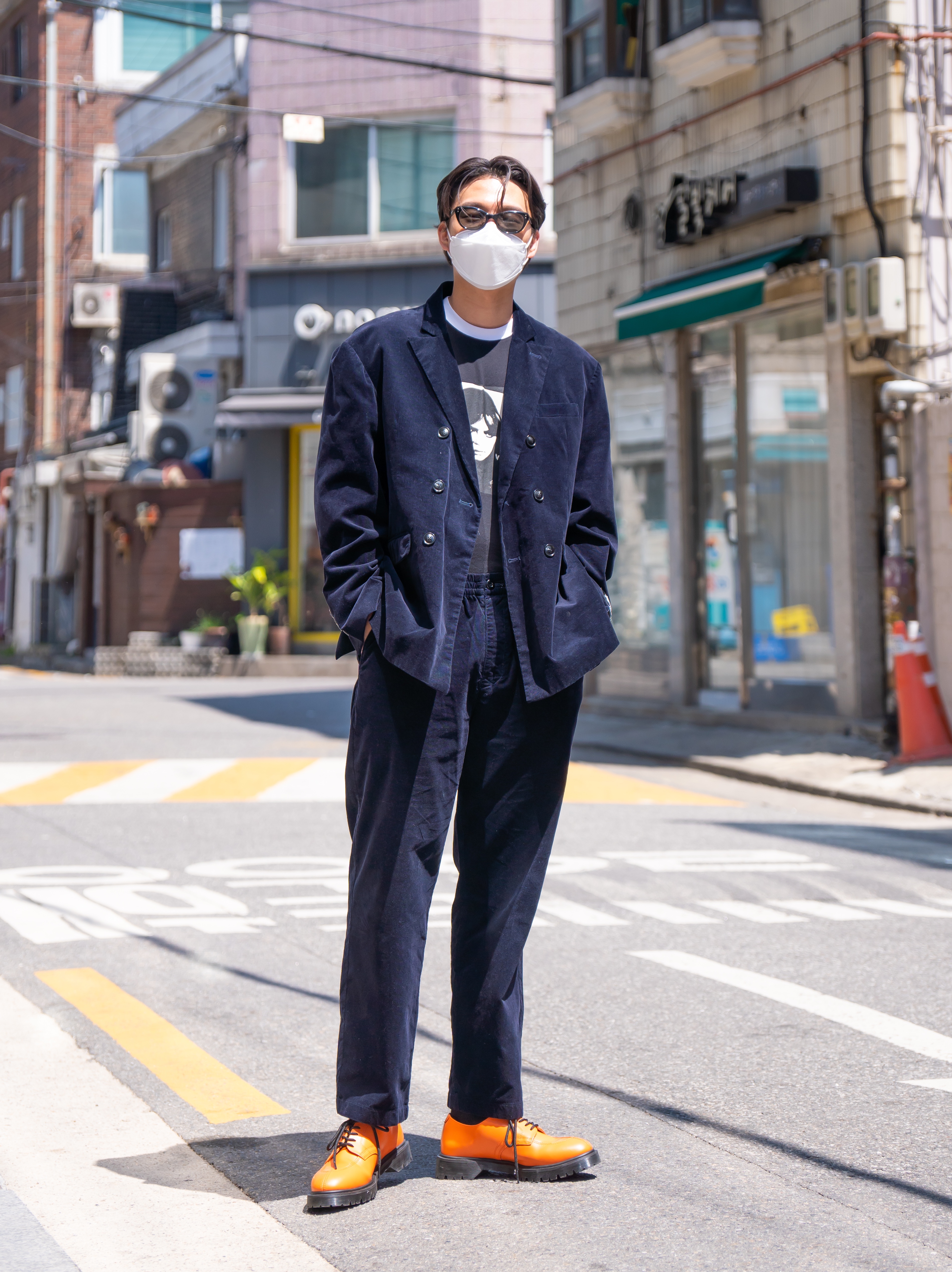 Dr. Martens x Supreme 2046 Orange Smooth 착용 스타일 - 1