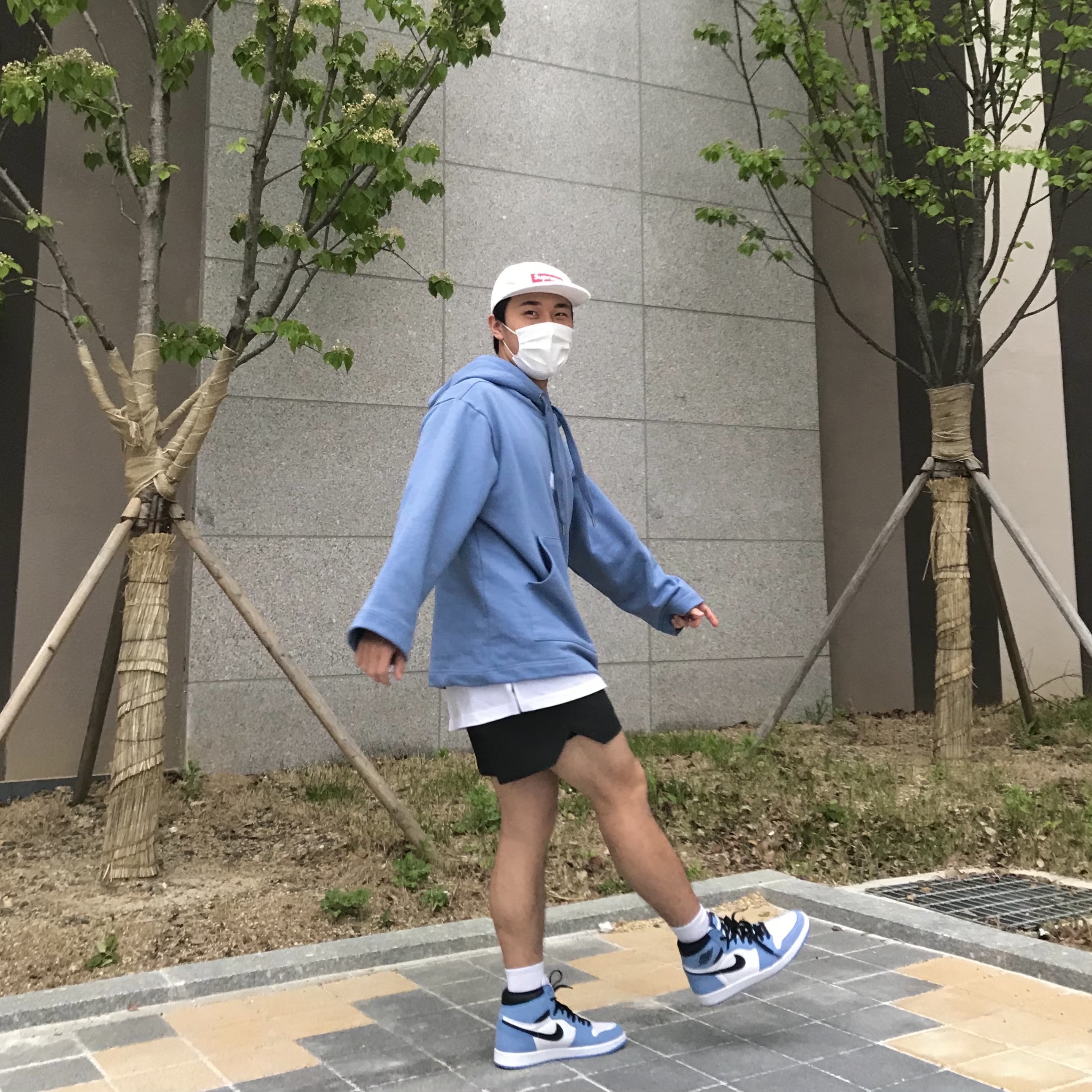 Jordan 1 Retro High OG University Blue 착용 스타일