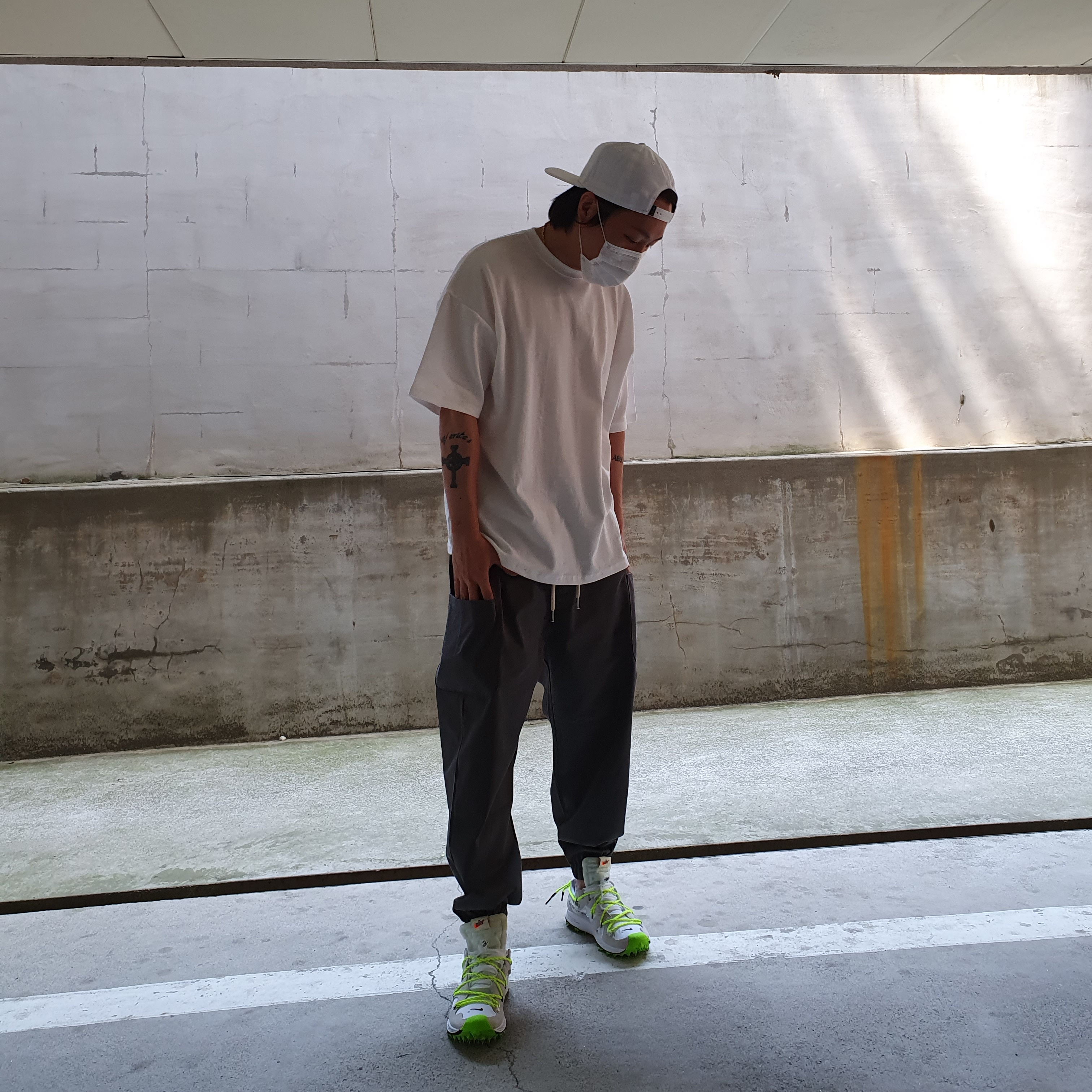(W) Nike x Off-White Zoom Terra Kiger 5 White 착용 스타일