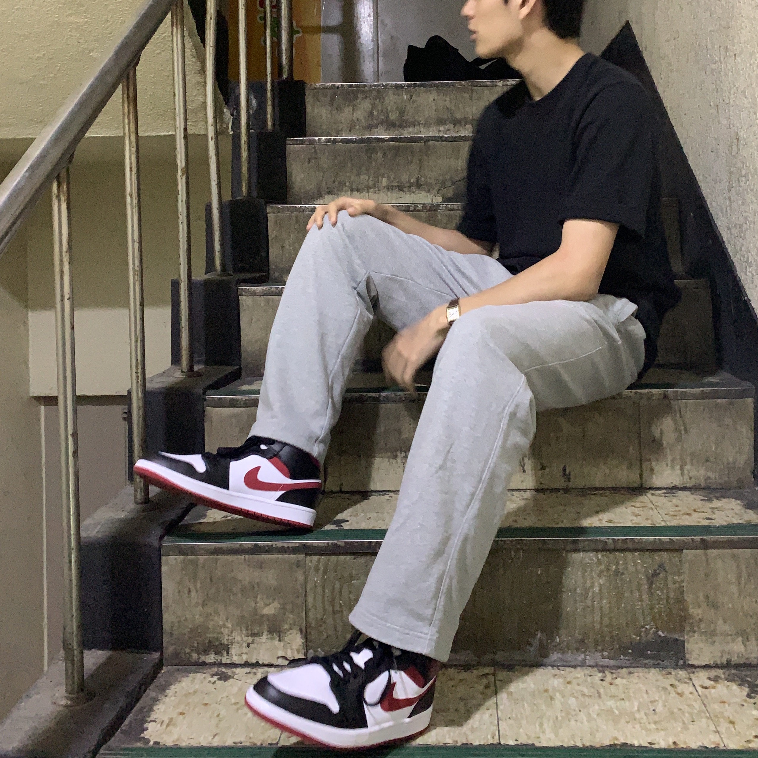 Jordan 1 Mid Gym Red Black White 착용 스타일 - 4